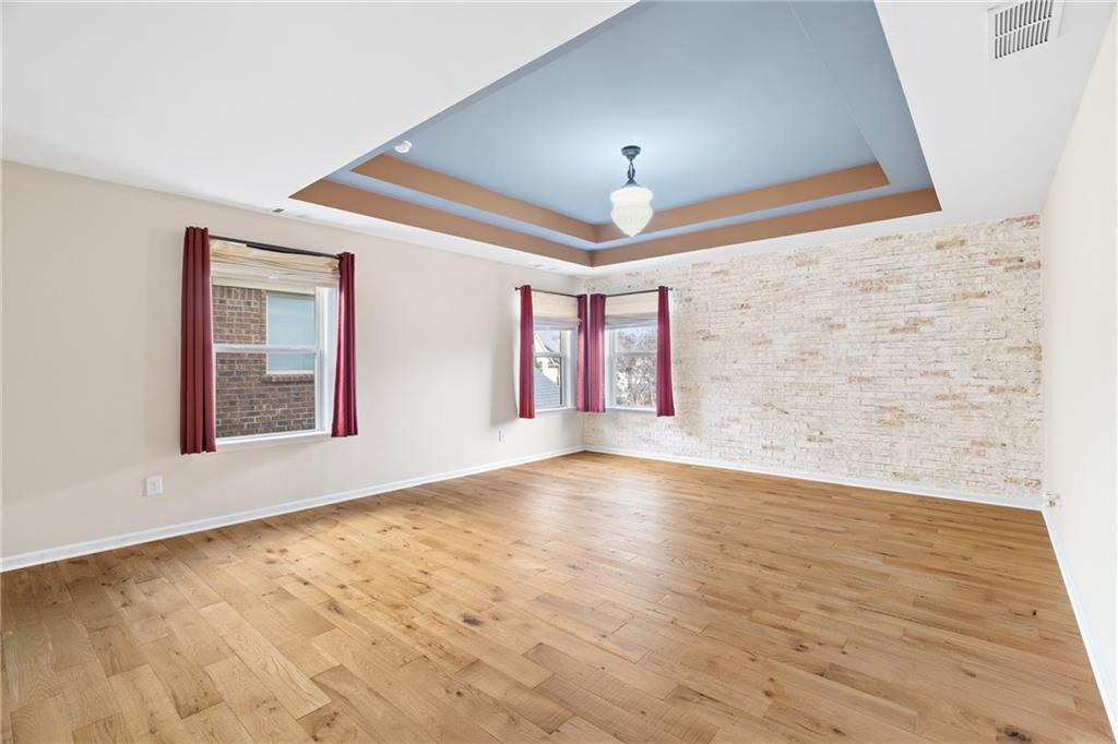 4521 W Village Court SE