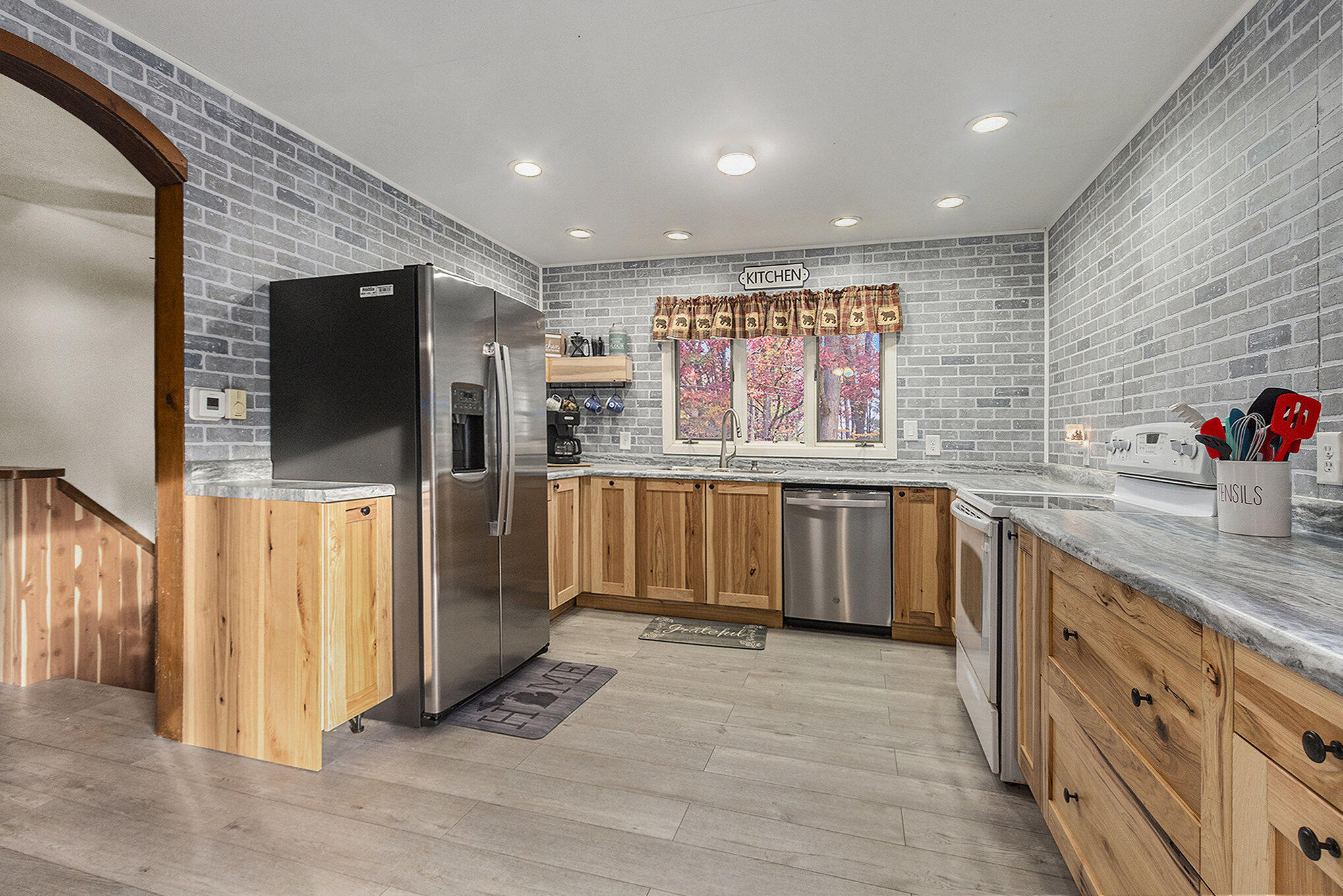 590 W Marion Road