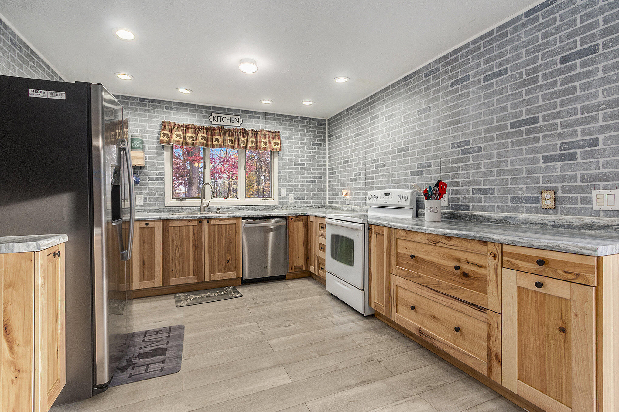 590 W Marion Road
