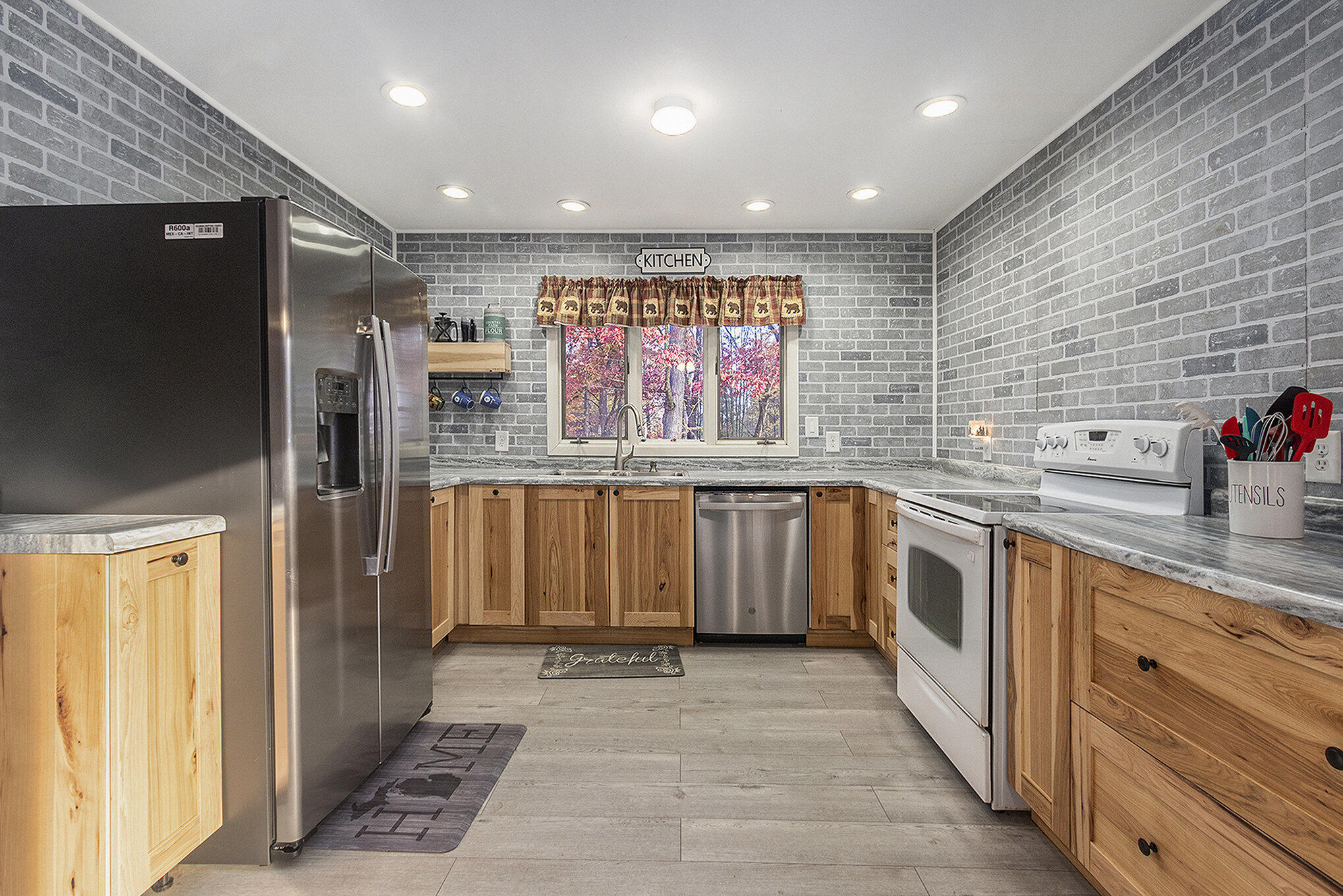 590 W Marion Road