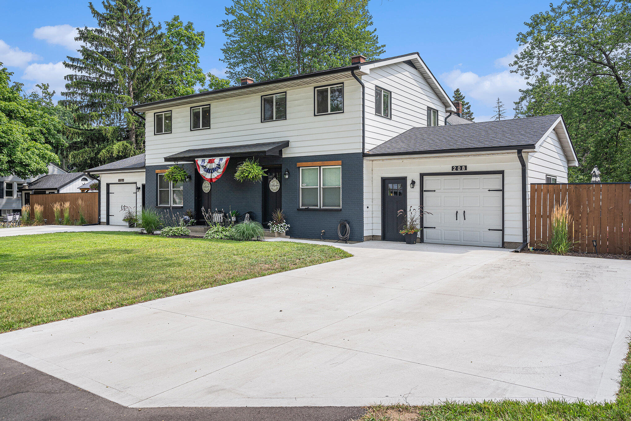 206 208 Elm Lane