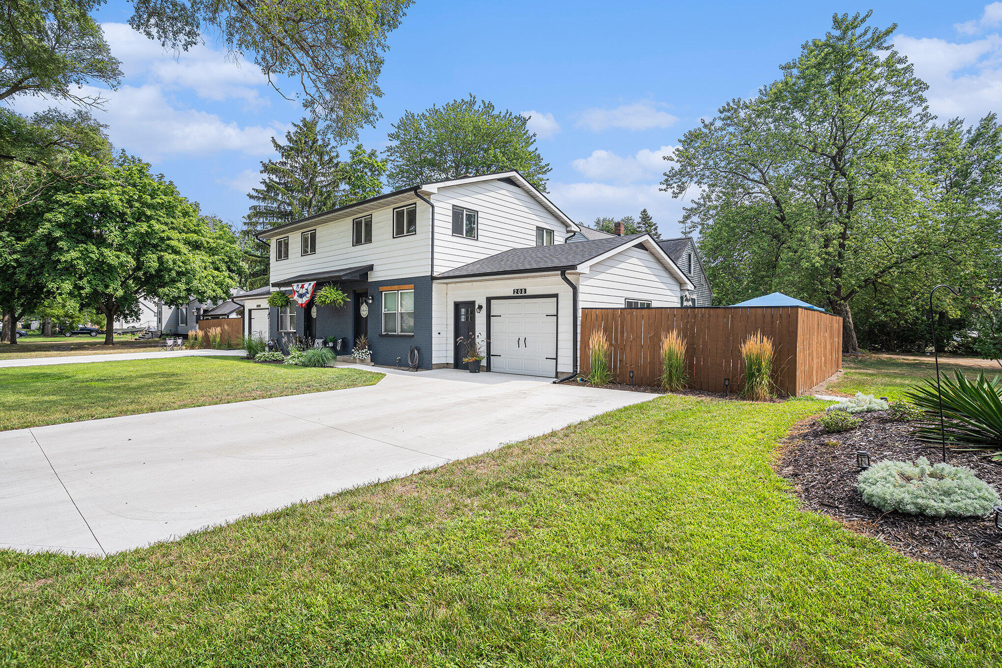 206 208 Elm Lane