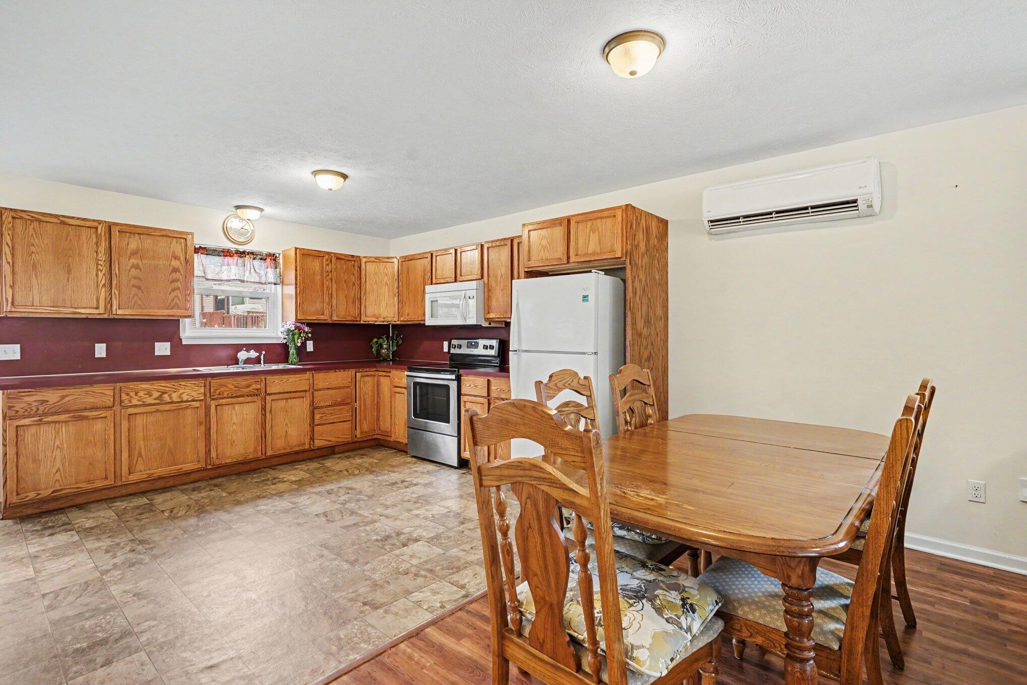 495 W 24th Street