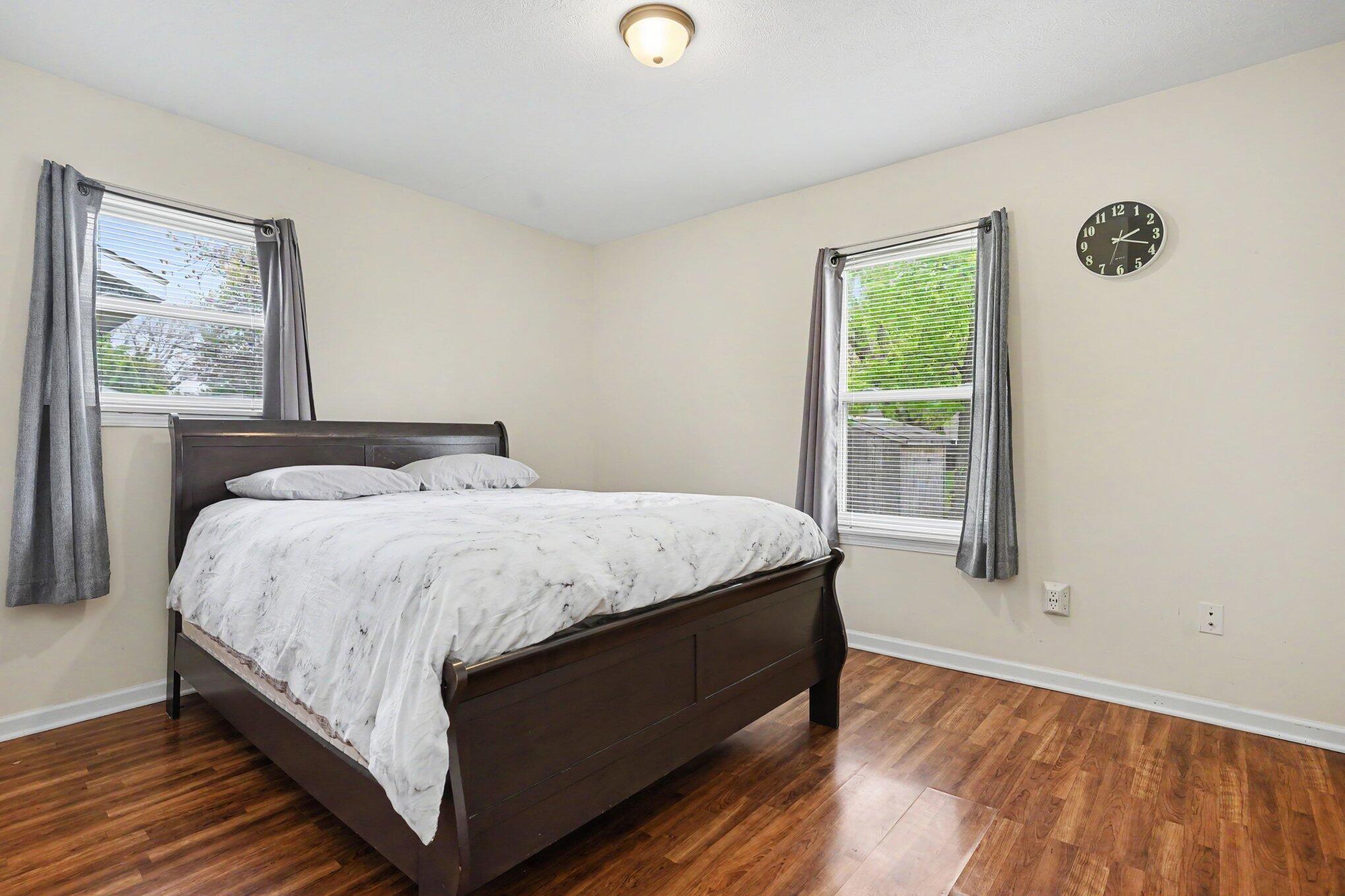 495 W 24th Street