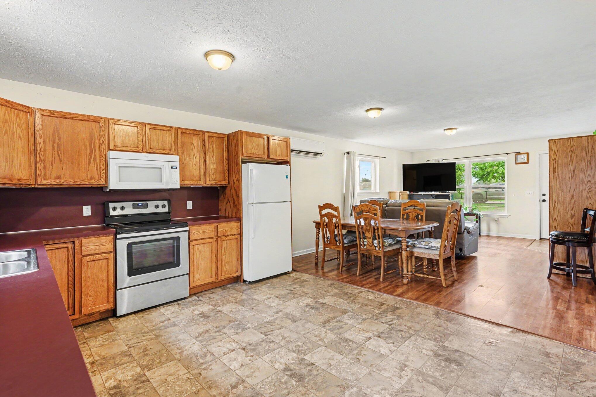 495 W 24th Street