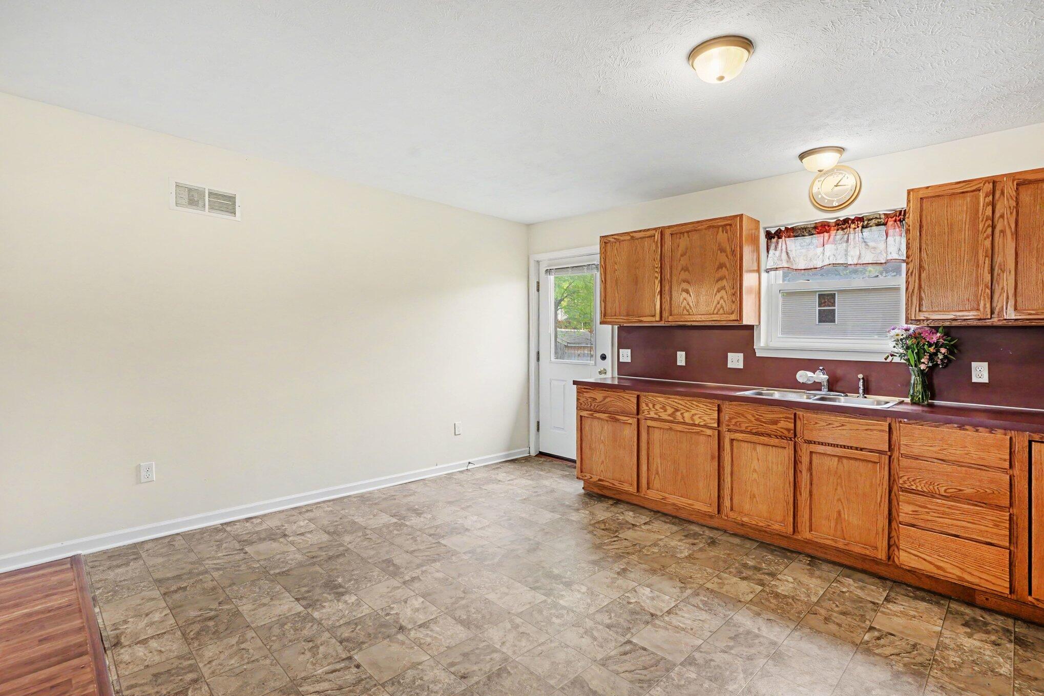 495 W 24th Street