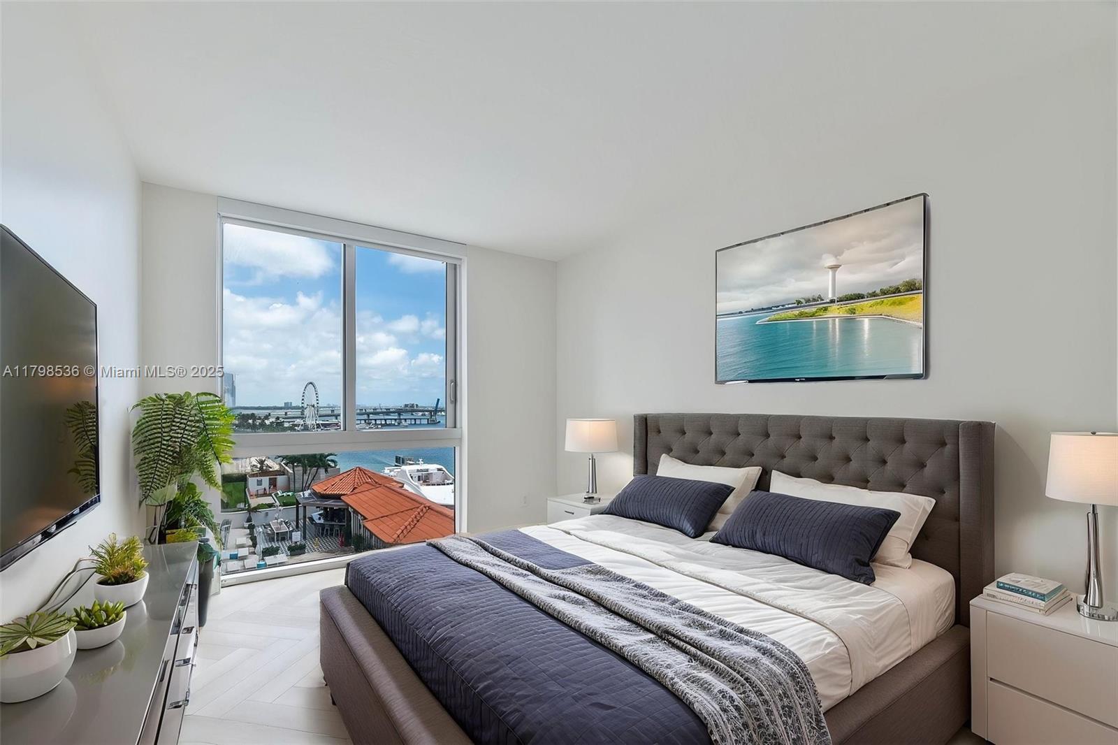 335 S Biscayne Blvd # 1012, Miami Unit: 1012