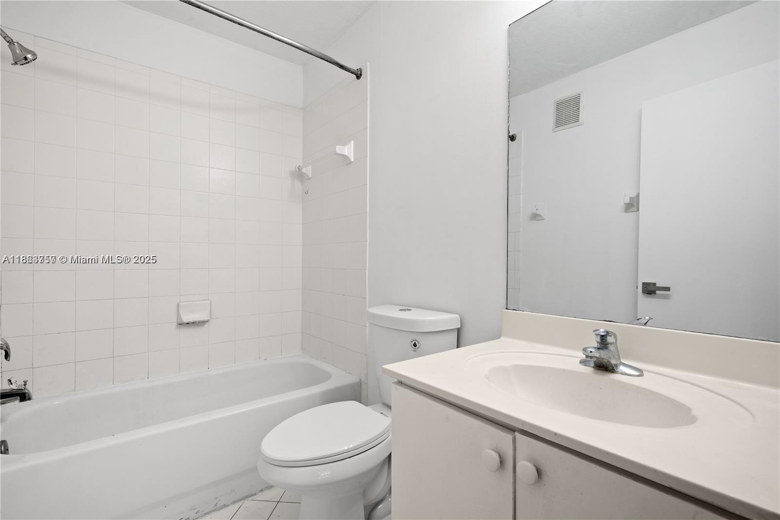 2911 SE 13th Ave # 49 Unit: 205-49