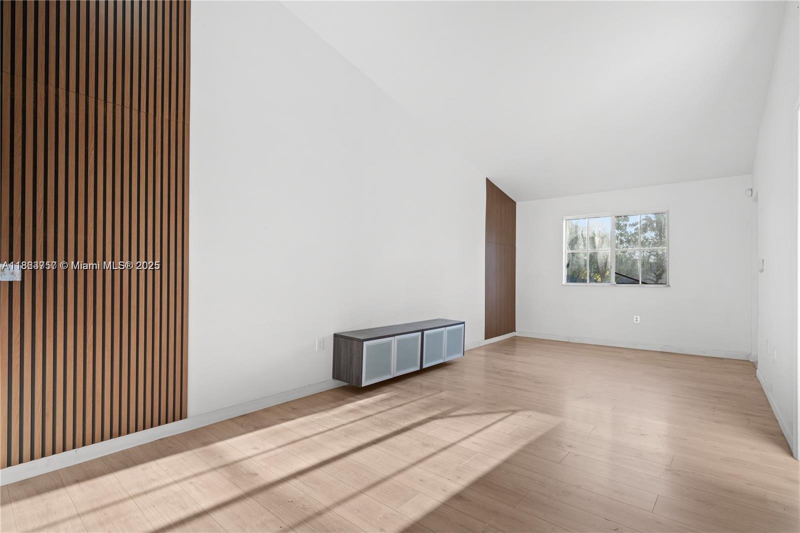 2911 SE 13th Ave # 49 Unit: 205-49