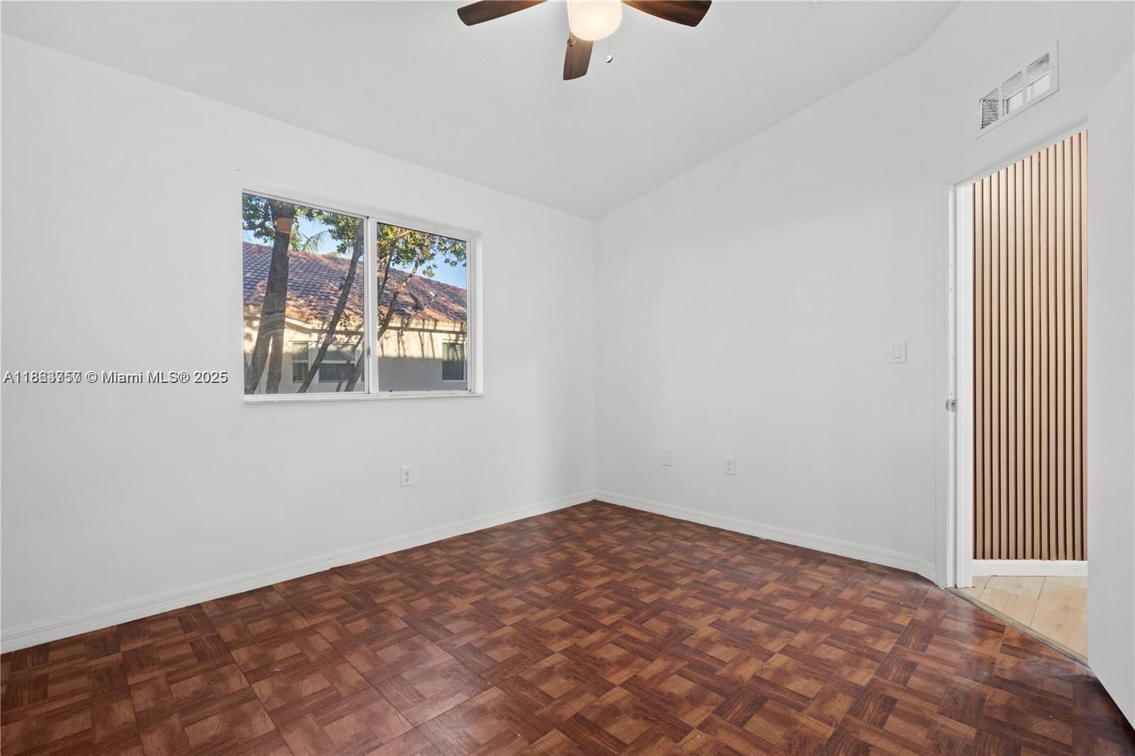 2911 SE 13th Ave # 49 Unit: 205-49