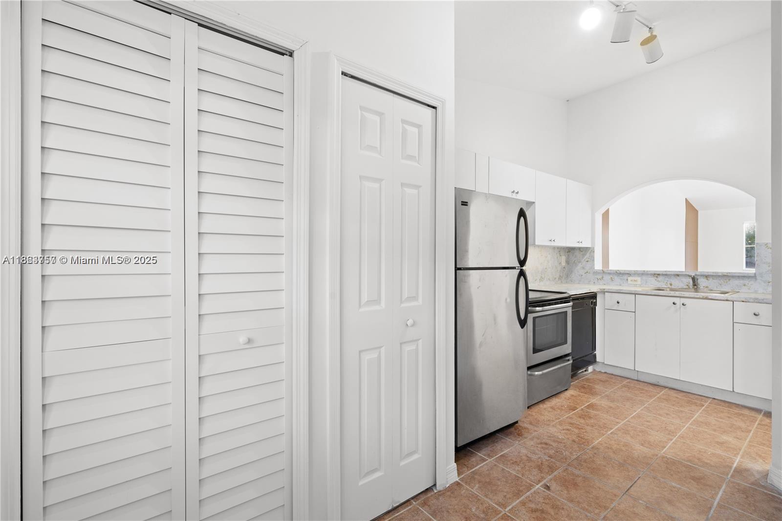 2911 SE 13th Ave # 49 Unit: 205-49