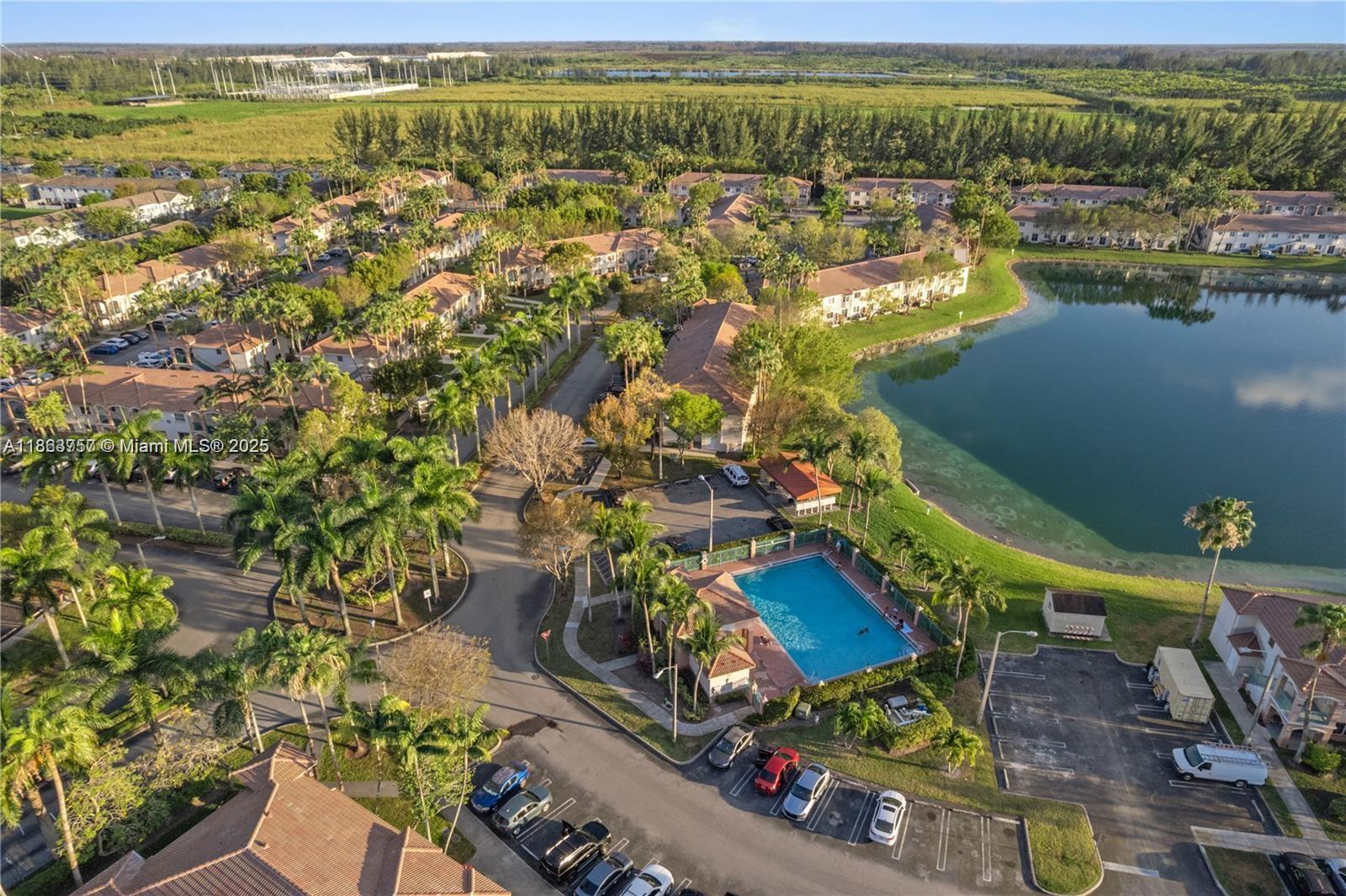 2911 SE 13th Ave # 49 Unit: 205-49