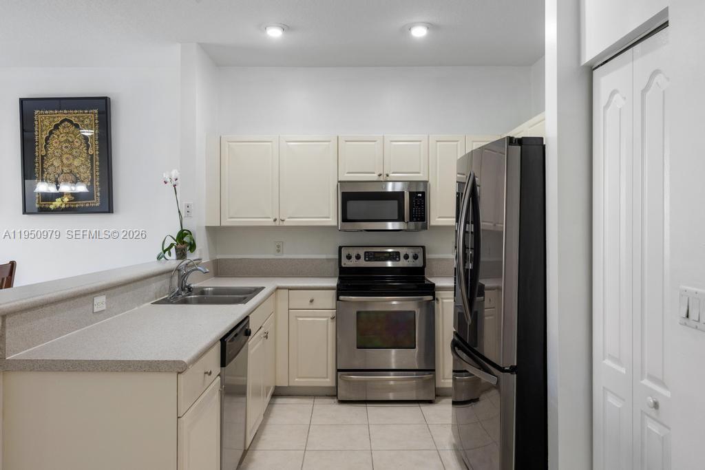 419 Rainbow Springs Ter