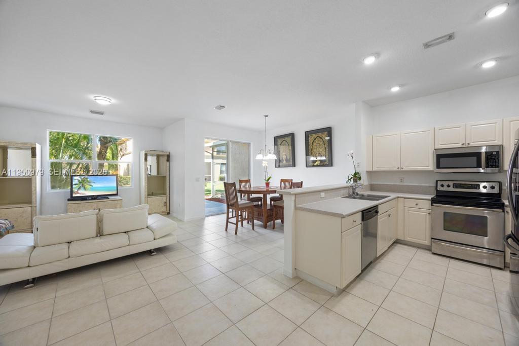 419 Rainbow Springs Ter