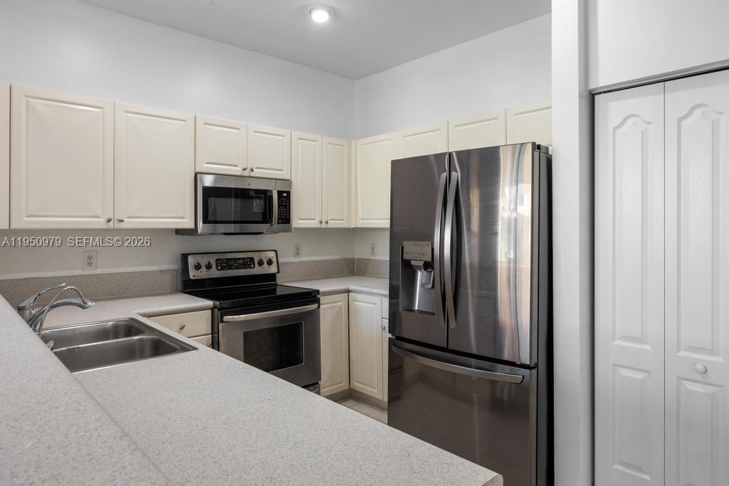 419 Rainbow Springs Ter