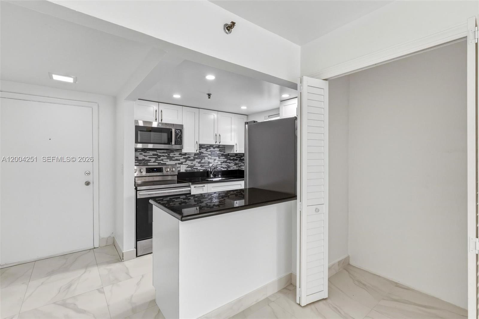 140 NW 14th Ave # 9