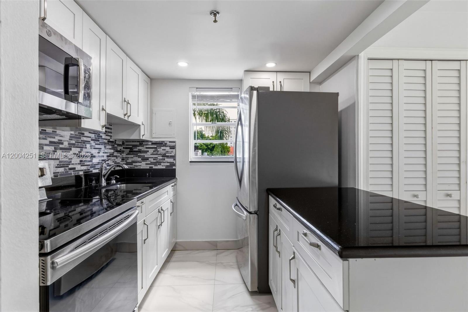 140 NW 14th Ave # 9