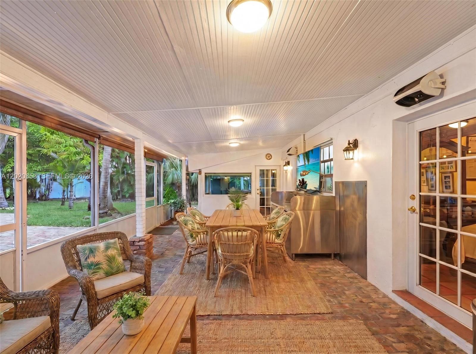 5644 SW 69th Ave