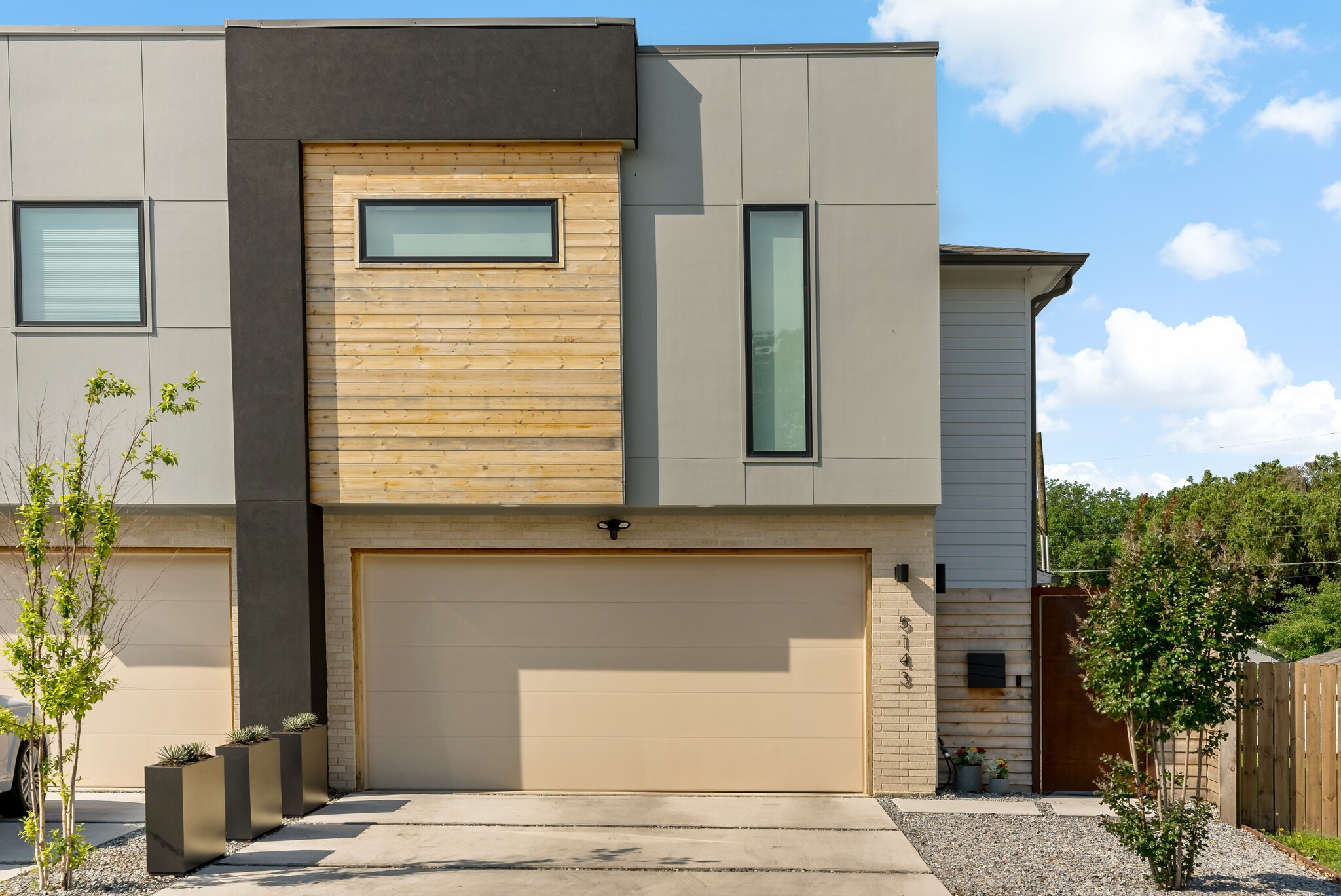 5143 N Hall Street