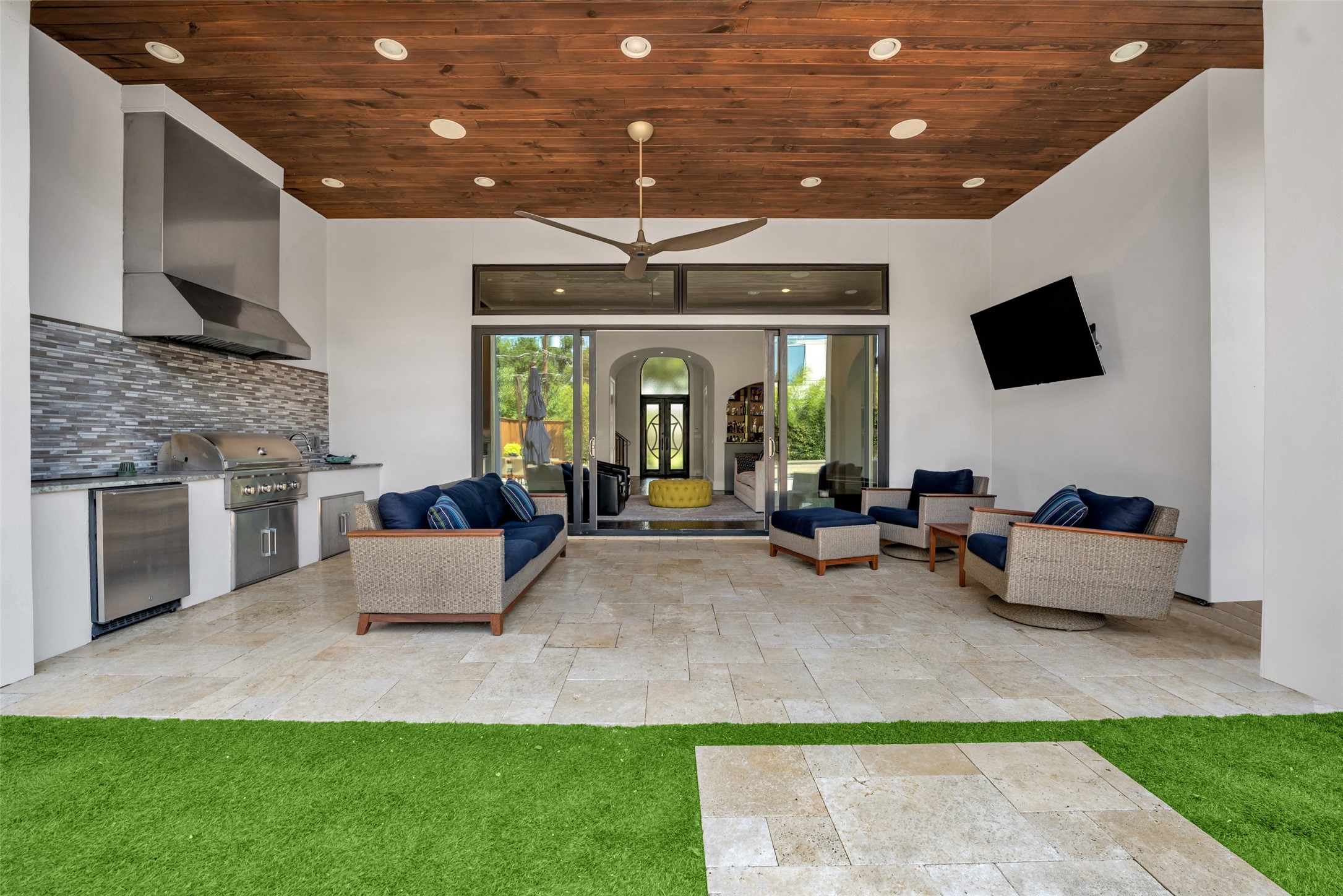 5823 Caladium Drive