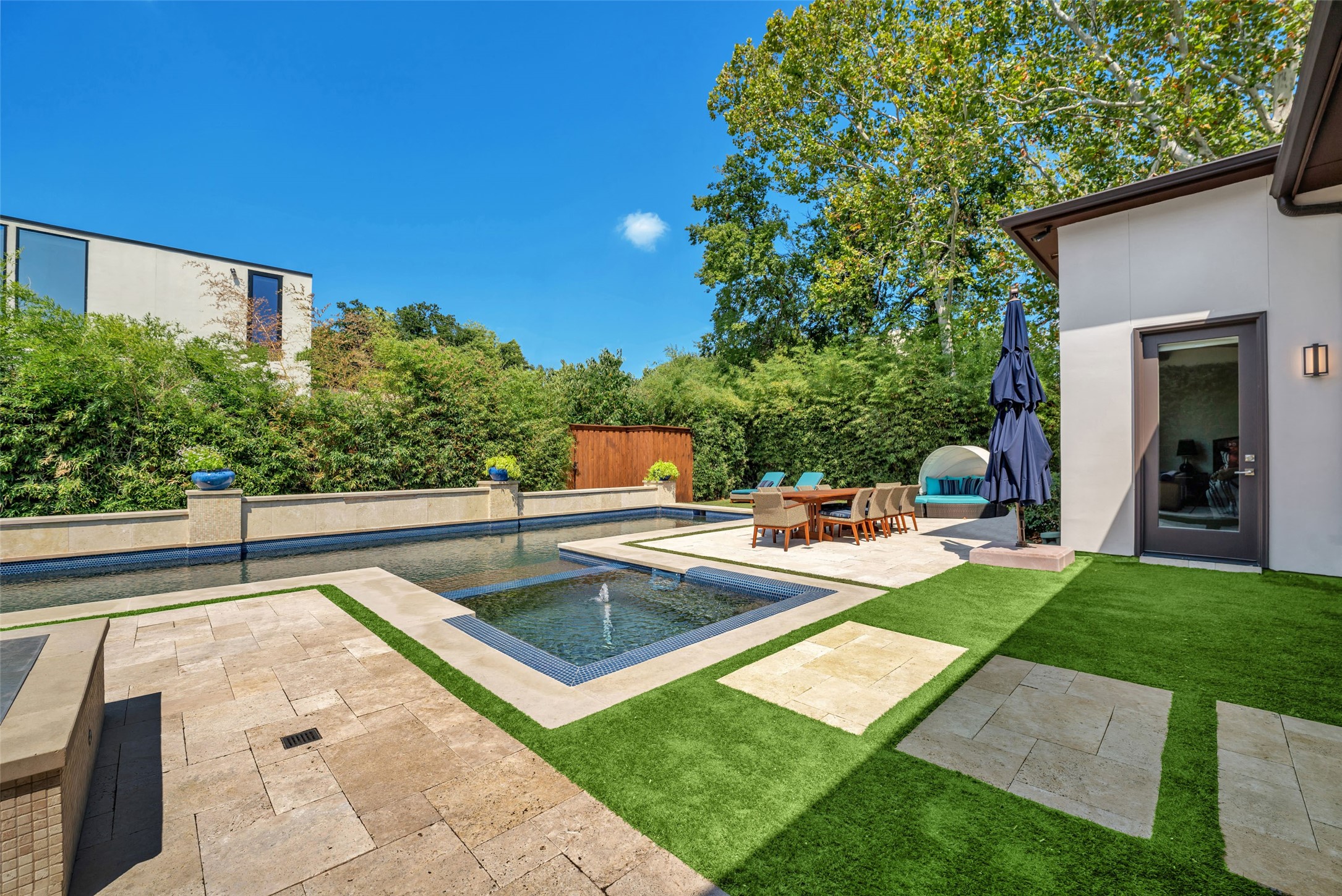 5823 Caladium Drive
