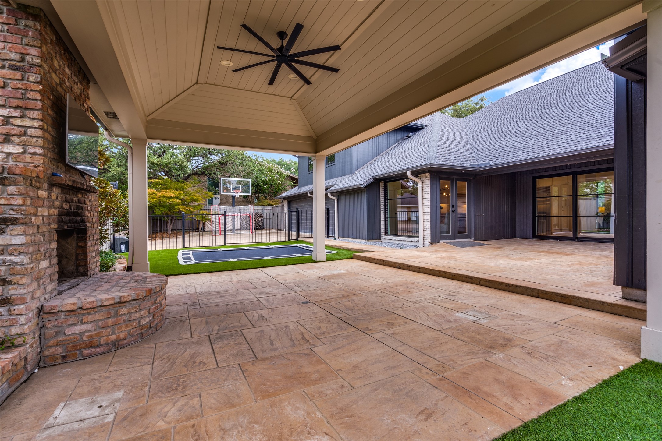5922 Club Oaks Drive