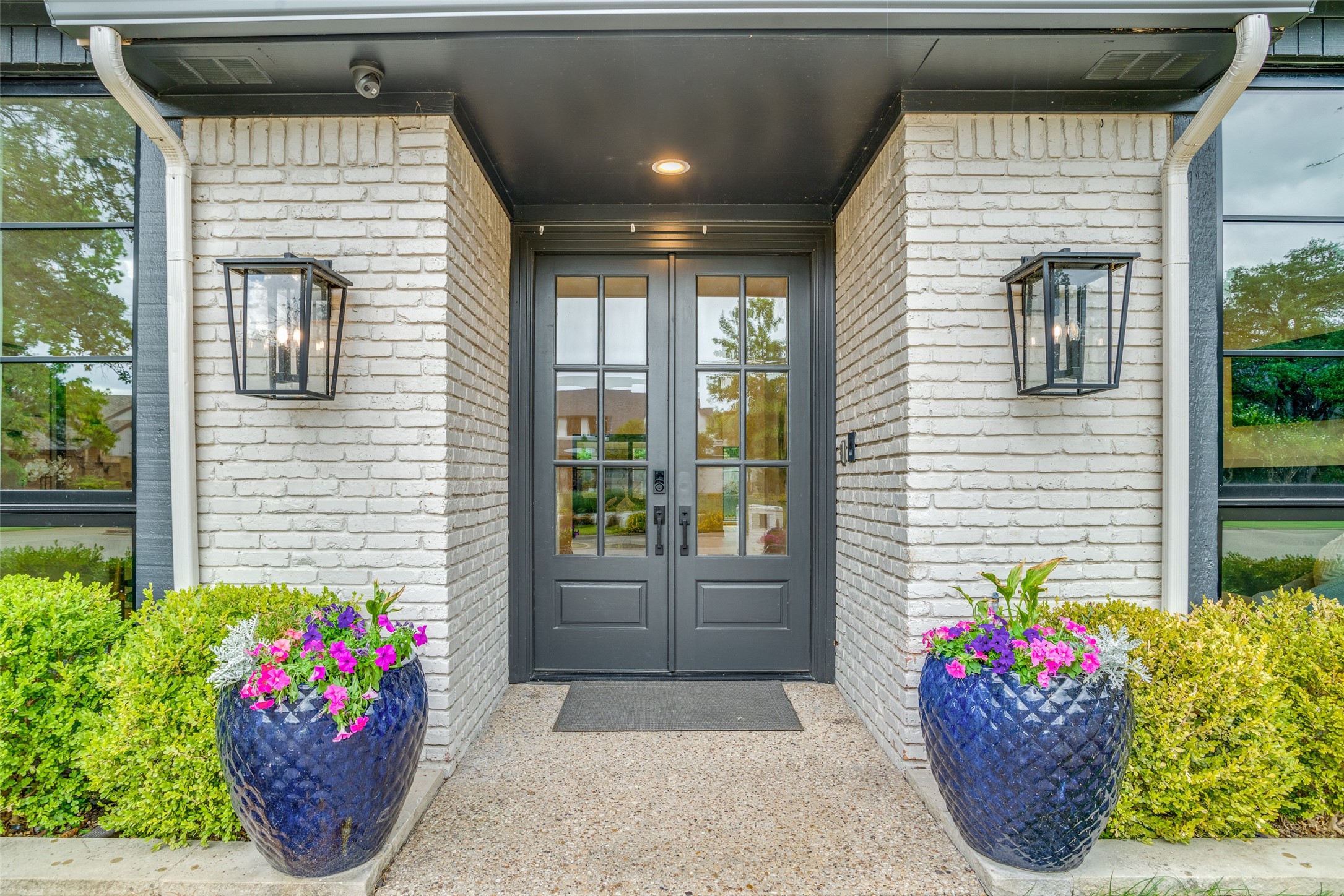 5922 Club Oaks Drive