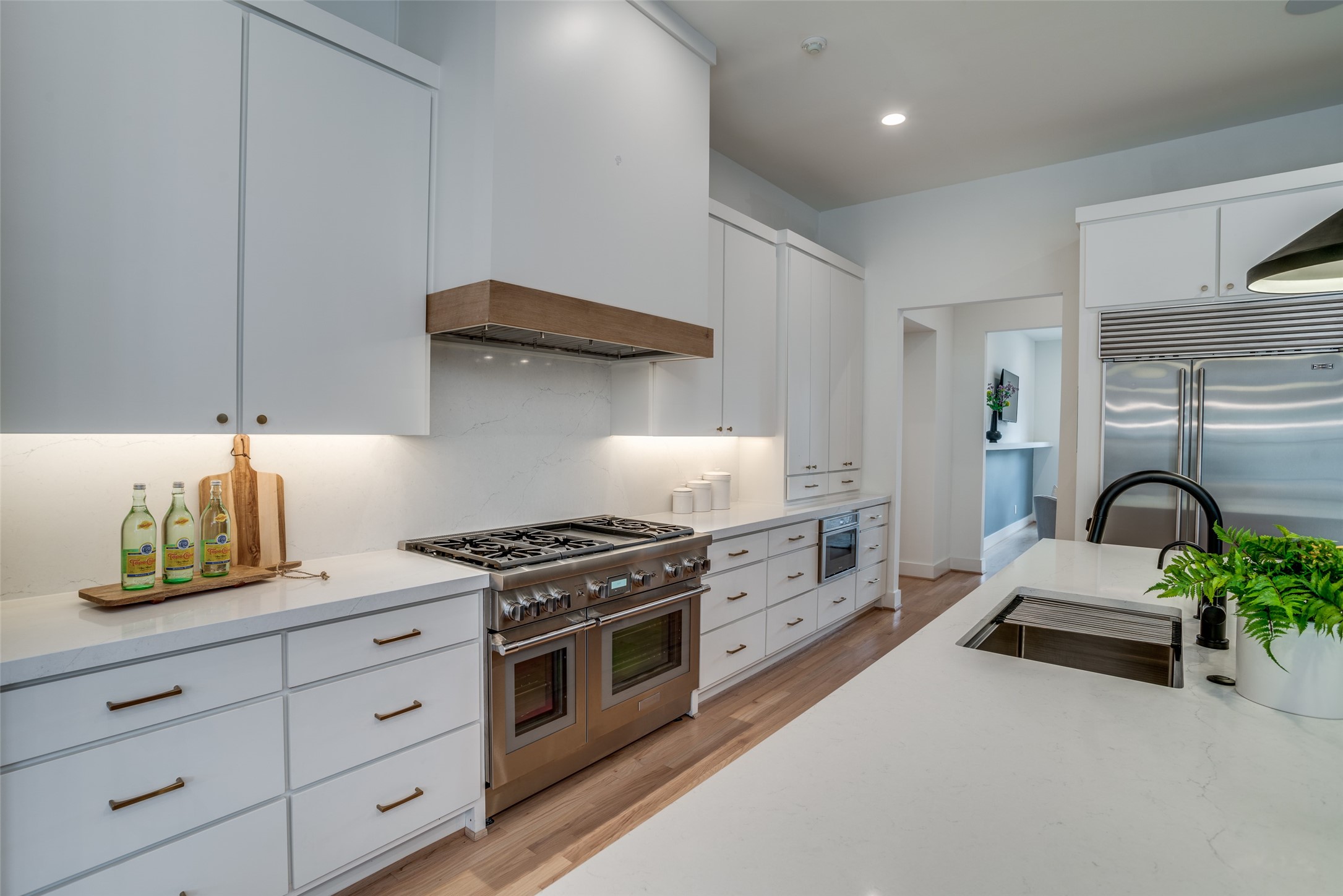 5922 Club Oaks Drive