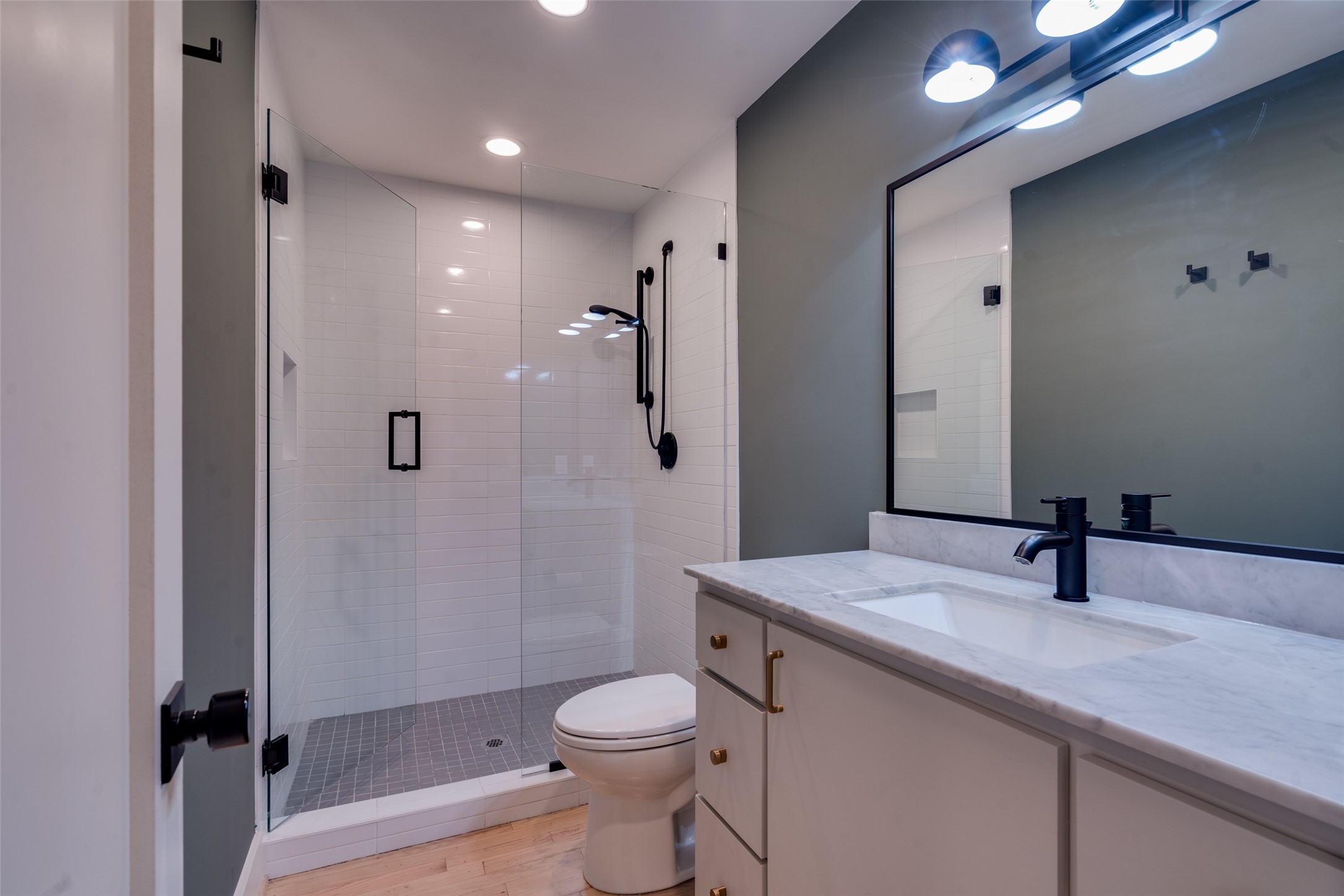 5922 Club Oaks Drive