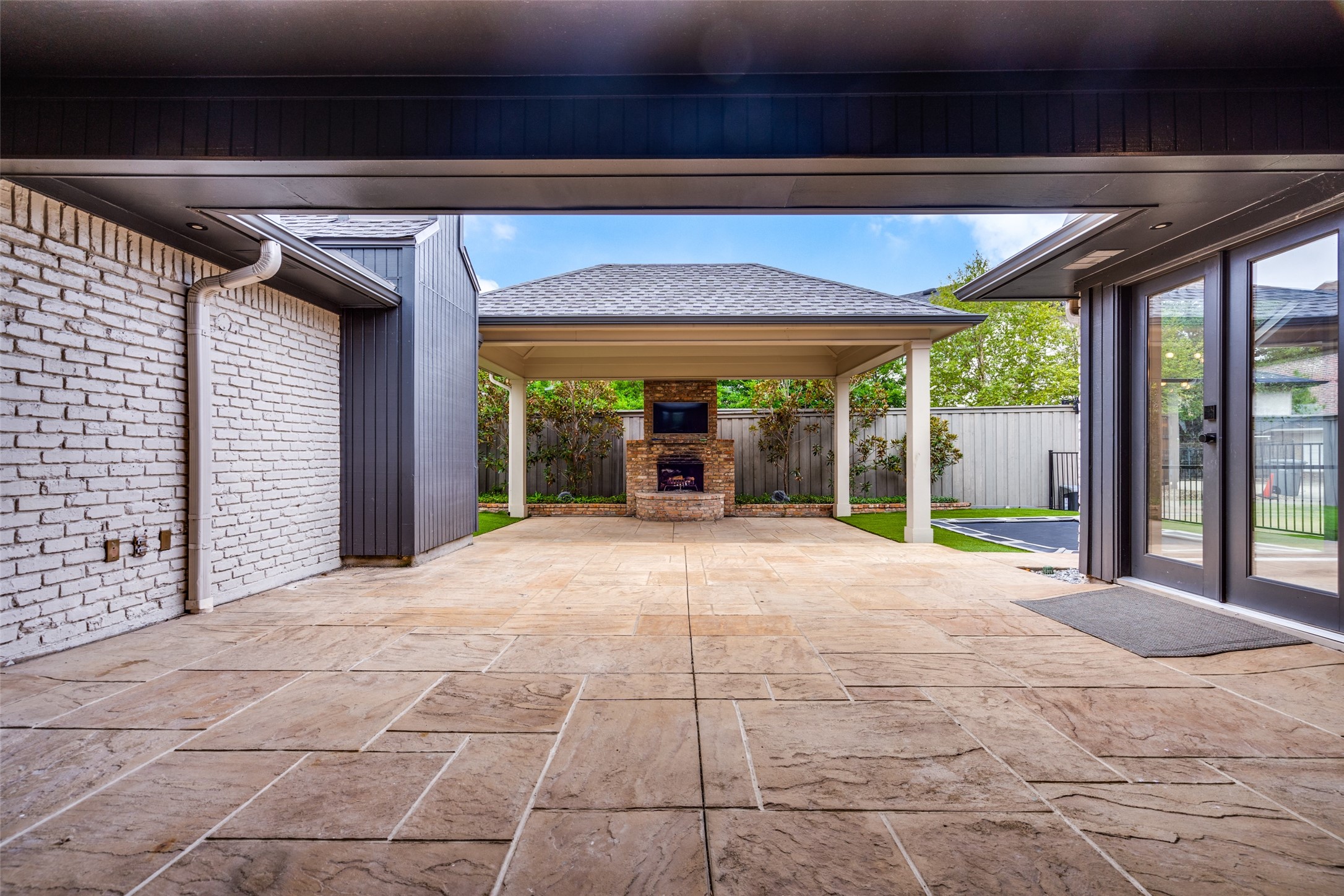 5922 Club Oaks Drive