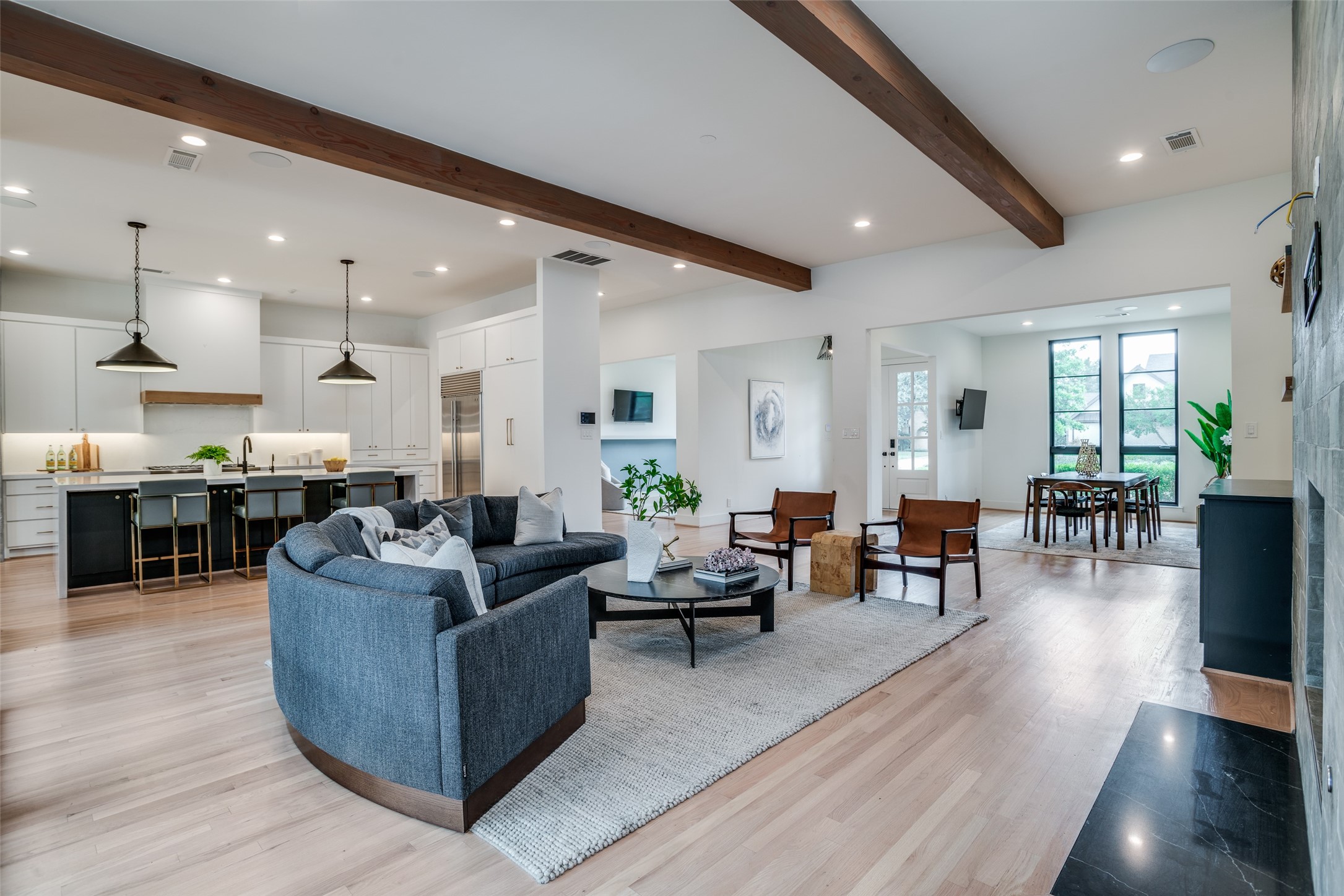 5922 Club Oaks Drive