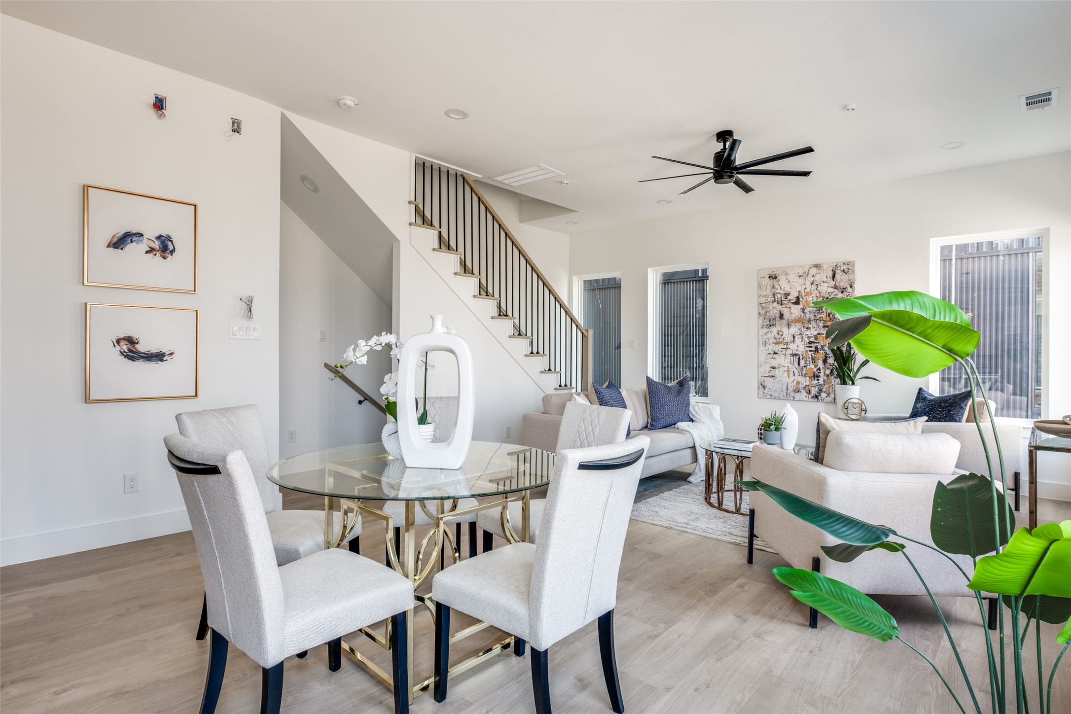 2015 N Prairie Avenue 201