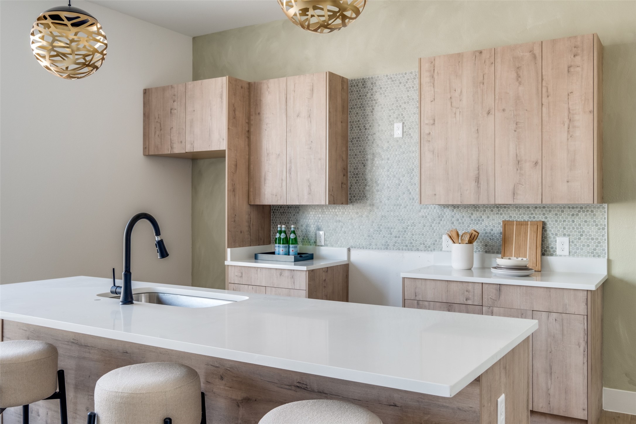 2015 N Prairie Avenue 204