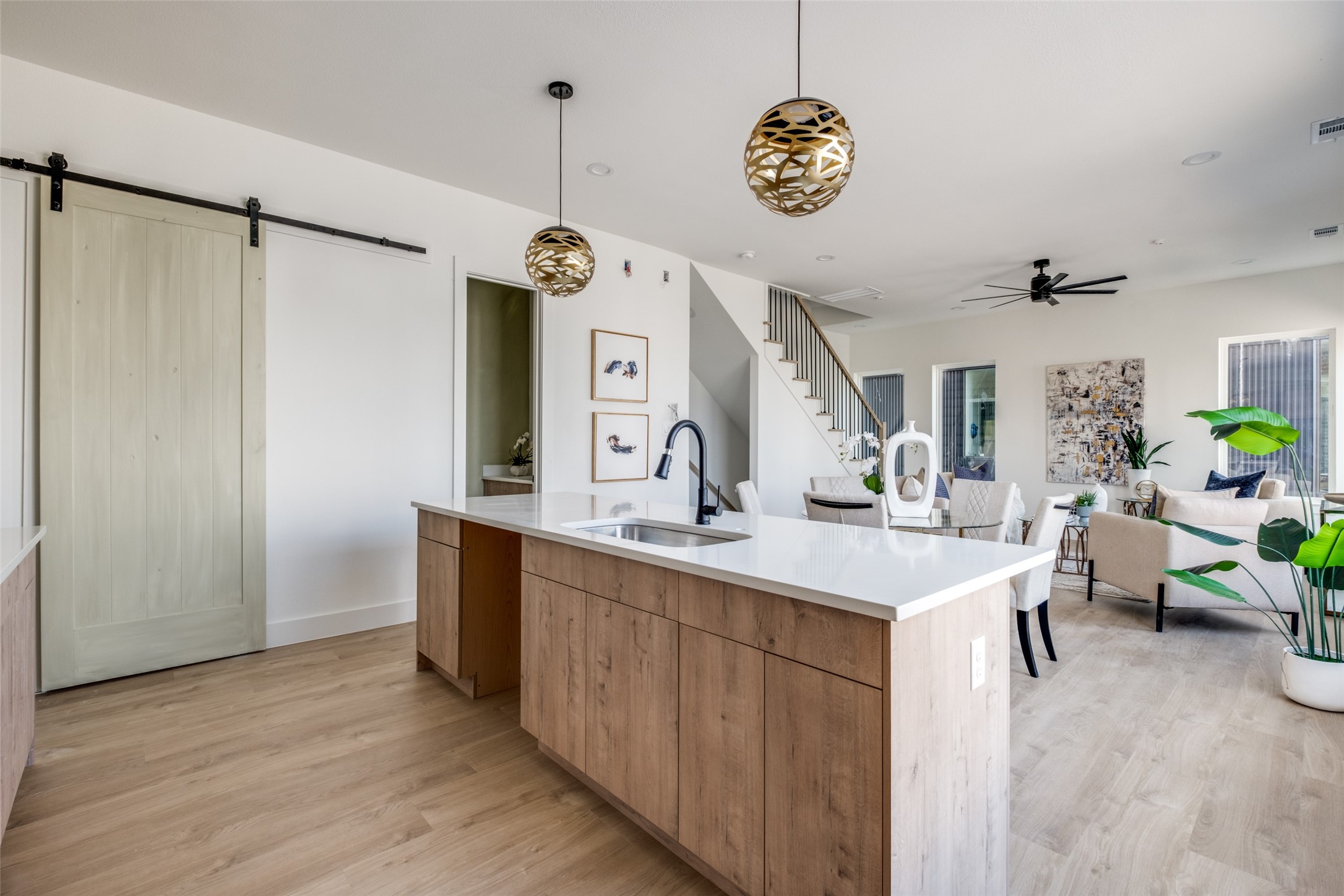 2015 N Prairie Avenue 204