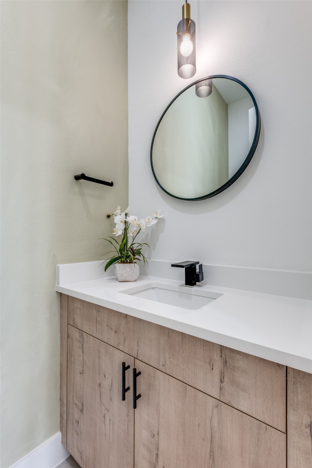 2015 N Prairie Avenue 204