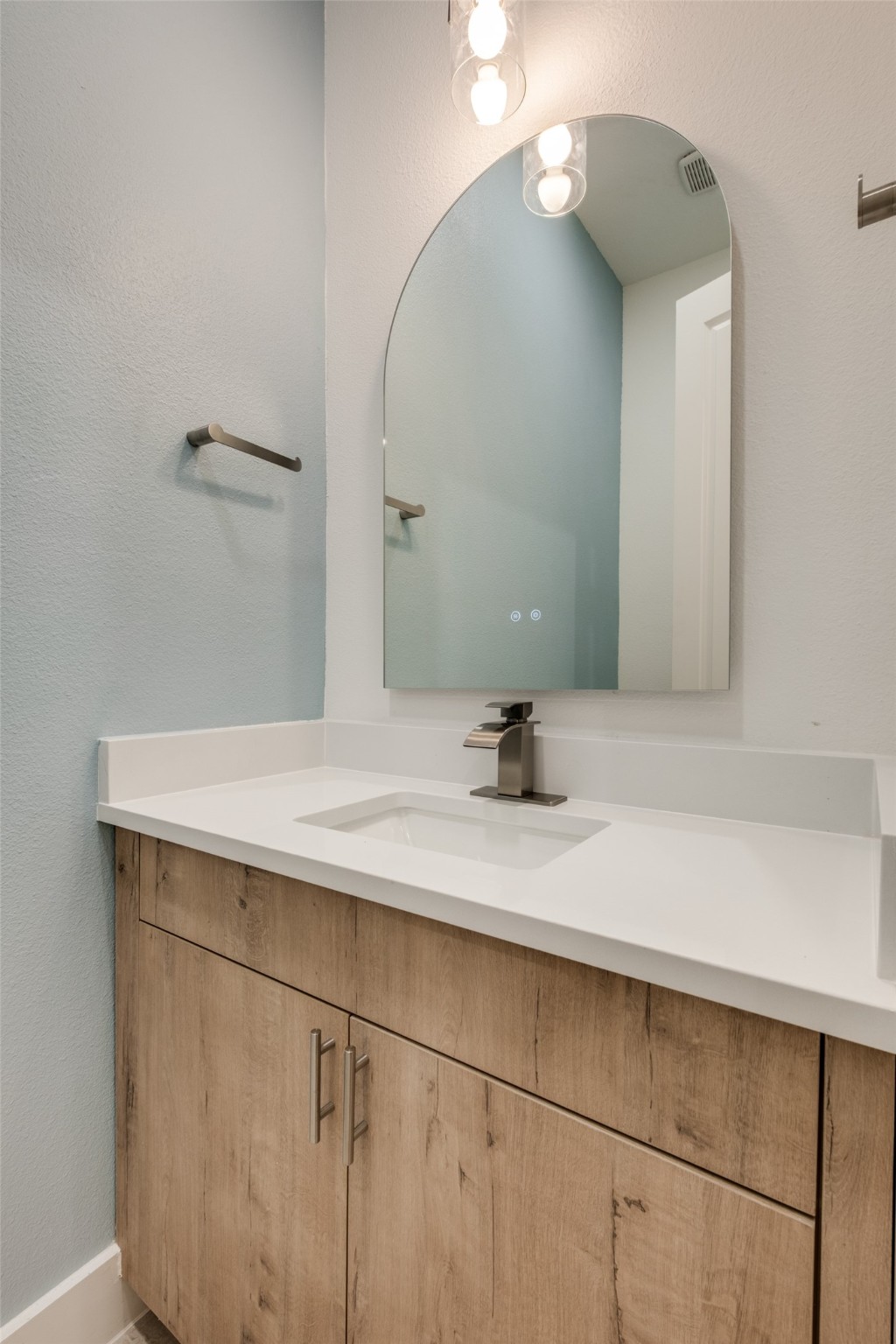 2015 N Prairie Avenue 204