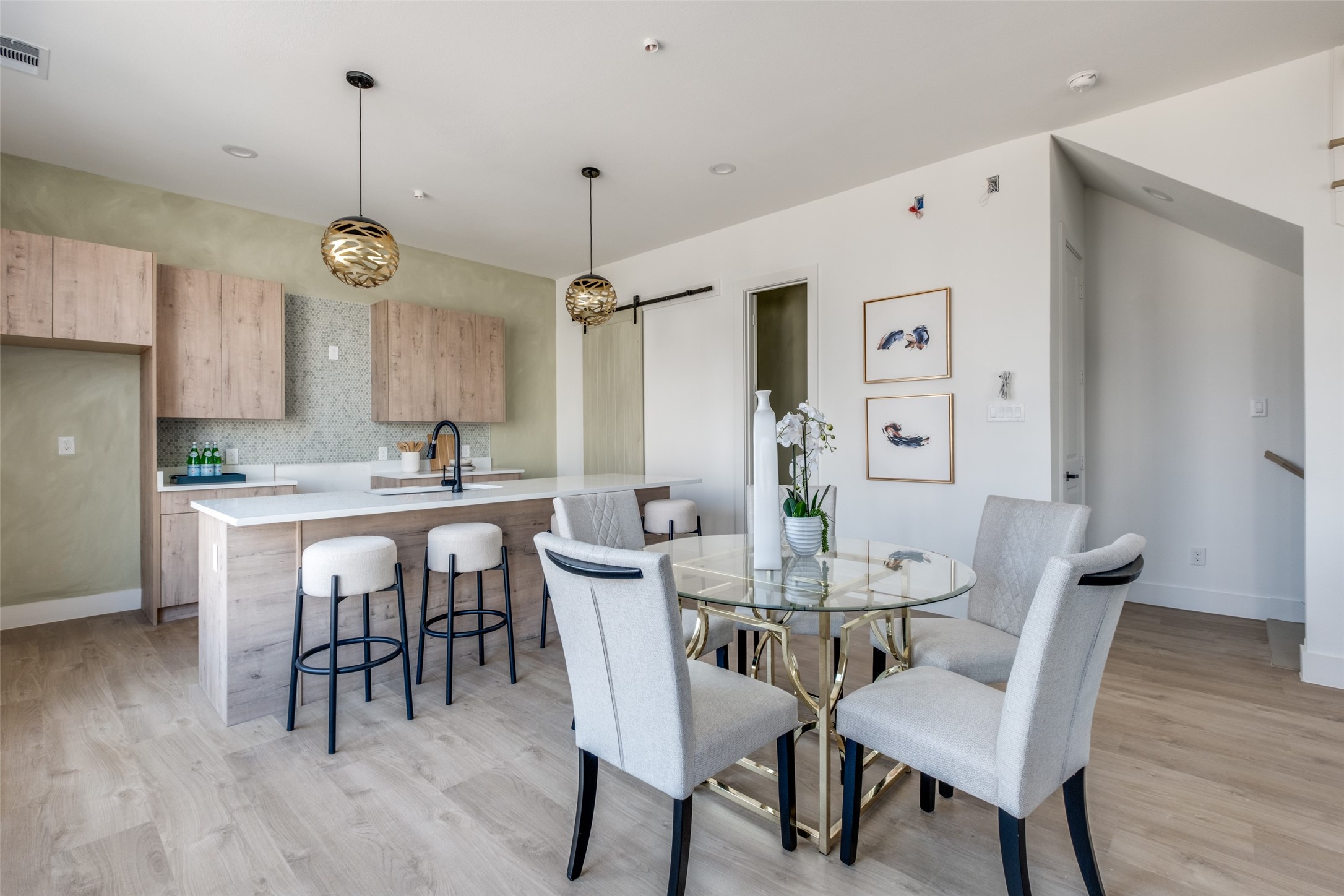 2015 N Prairie Avenue 104