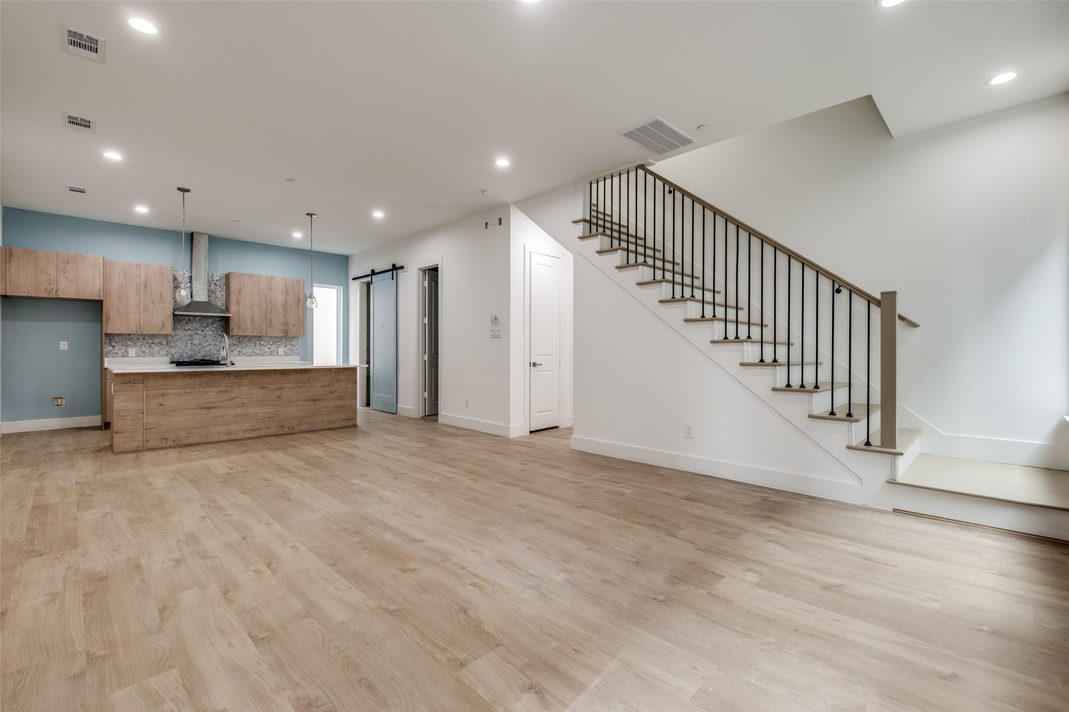2015 N Prairie Avenue 104