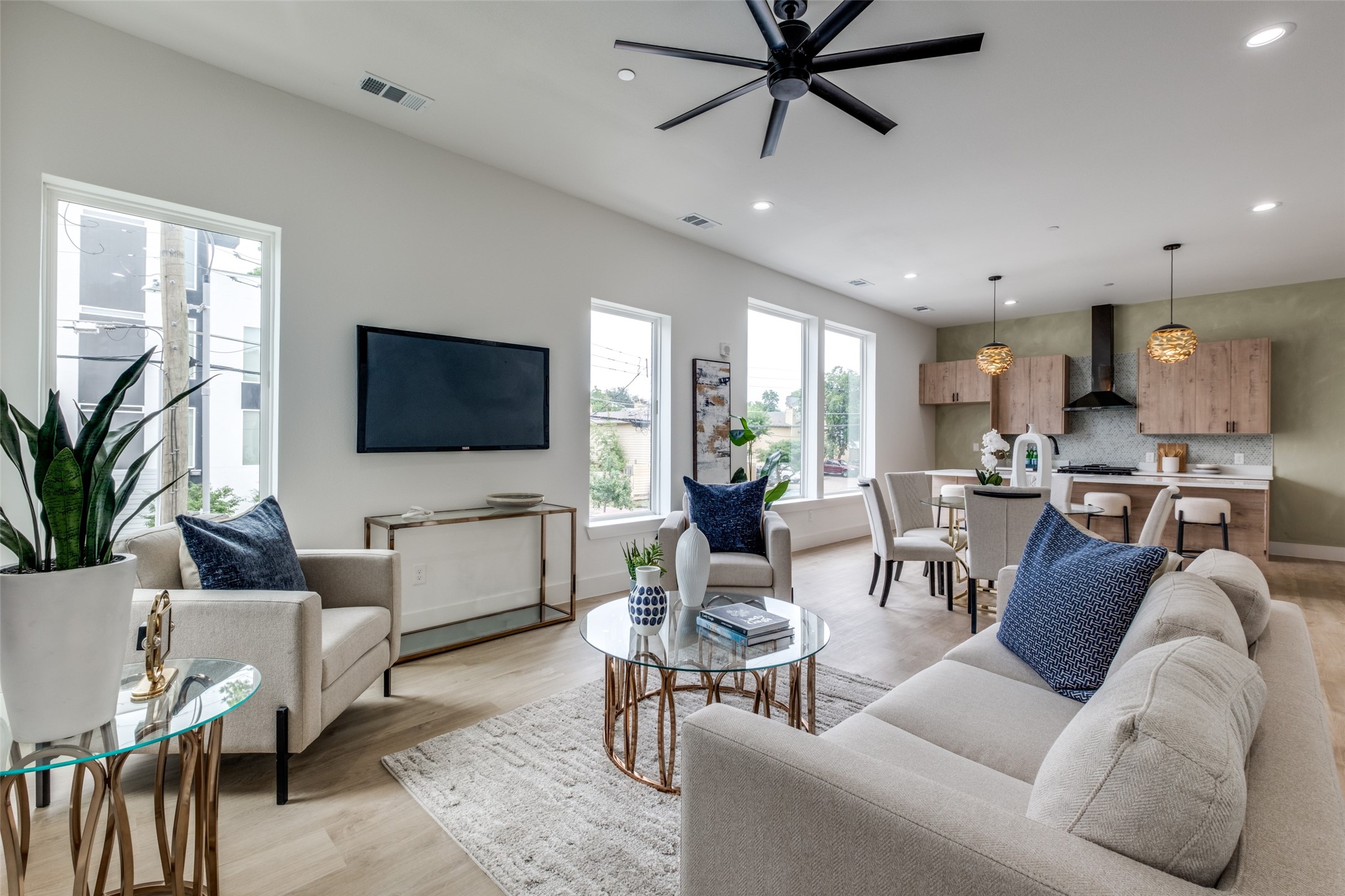 2015 N Prairie Avenue 104