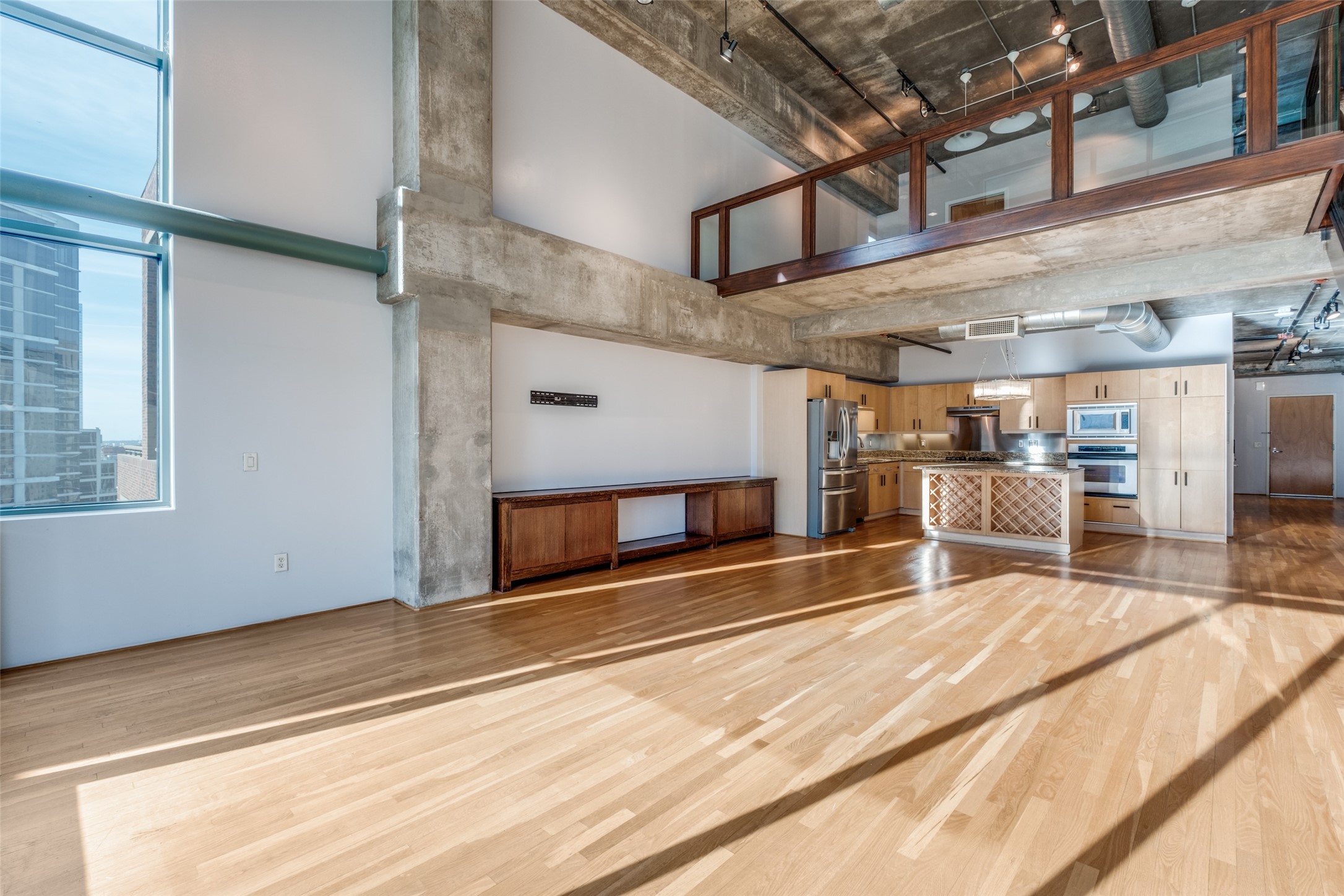 1999 Mckinney Avenue 1806