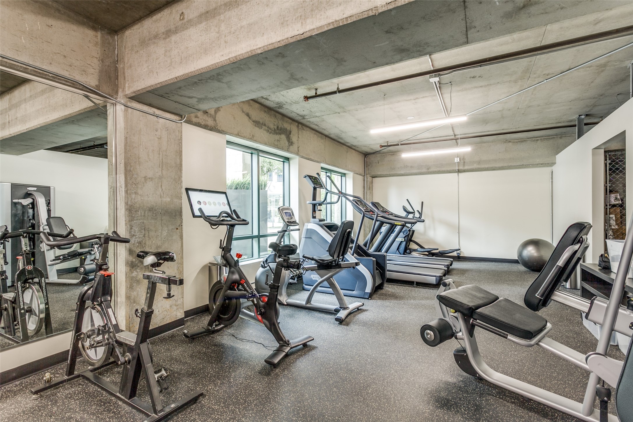 1999 Mckinney Avenue 1806