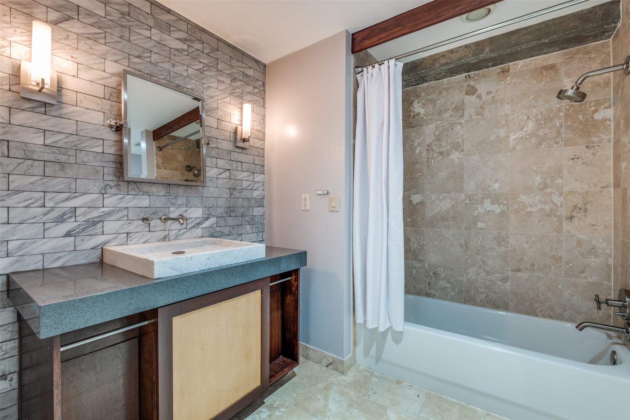 1999 Mckinney Avenue 1806