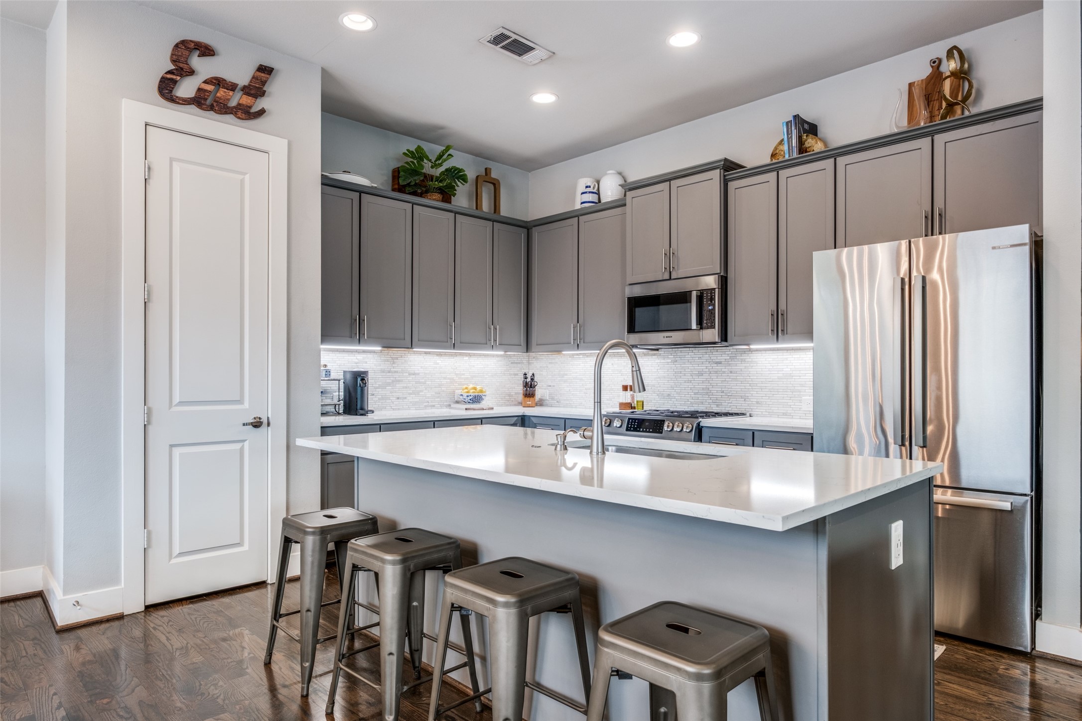 6015 Chimera Court