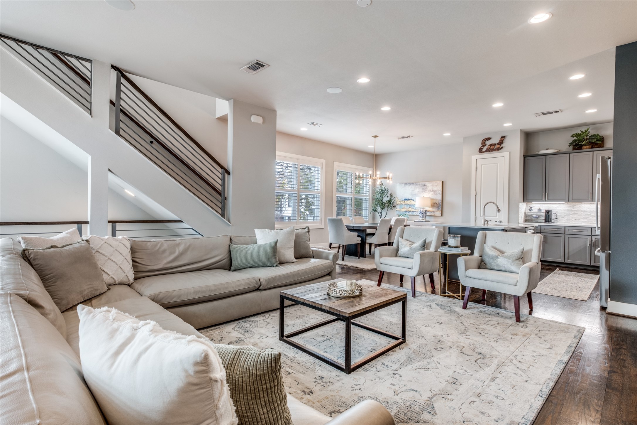 6015 Chimera Court