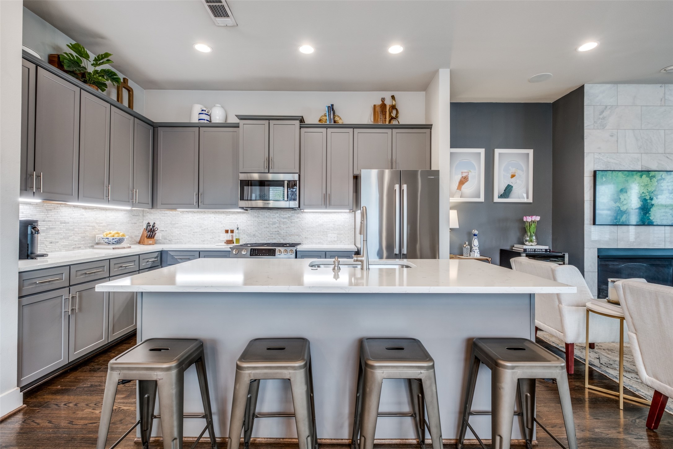 6015 Chimera Court