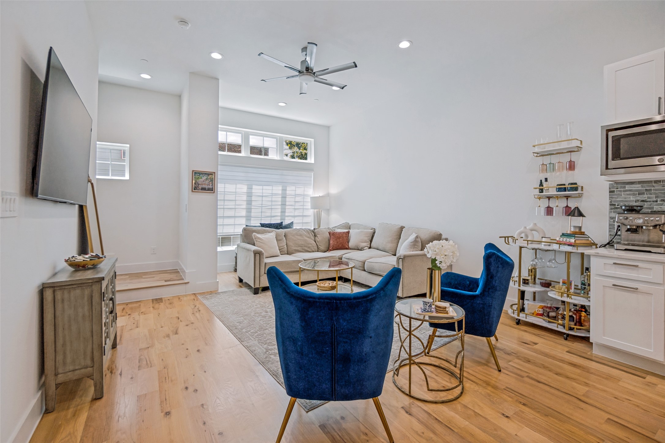 1910 Caddo Street B102