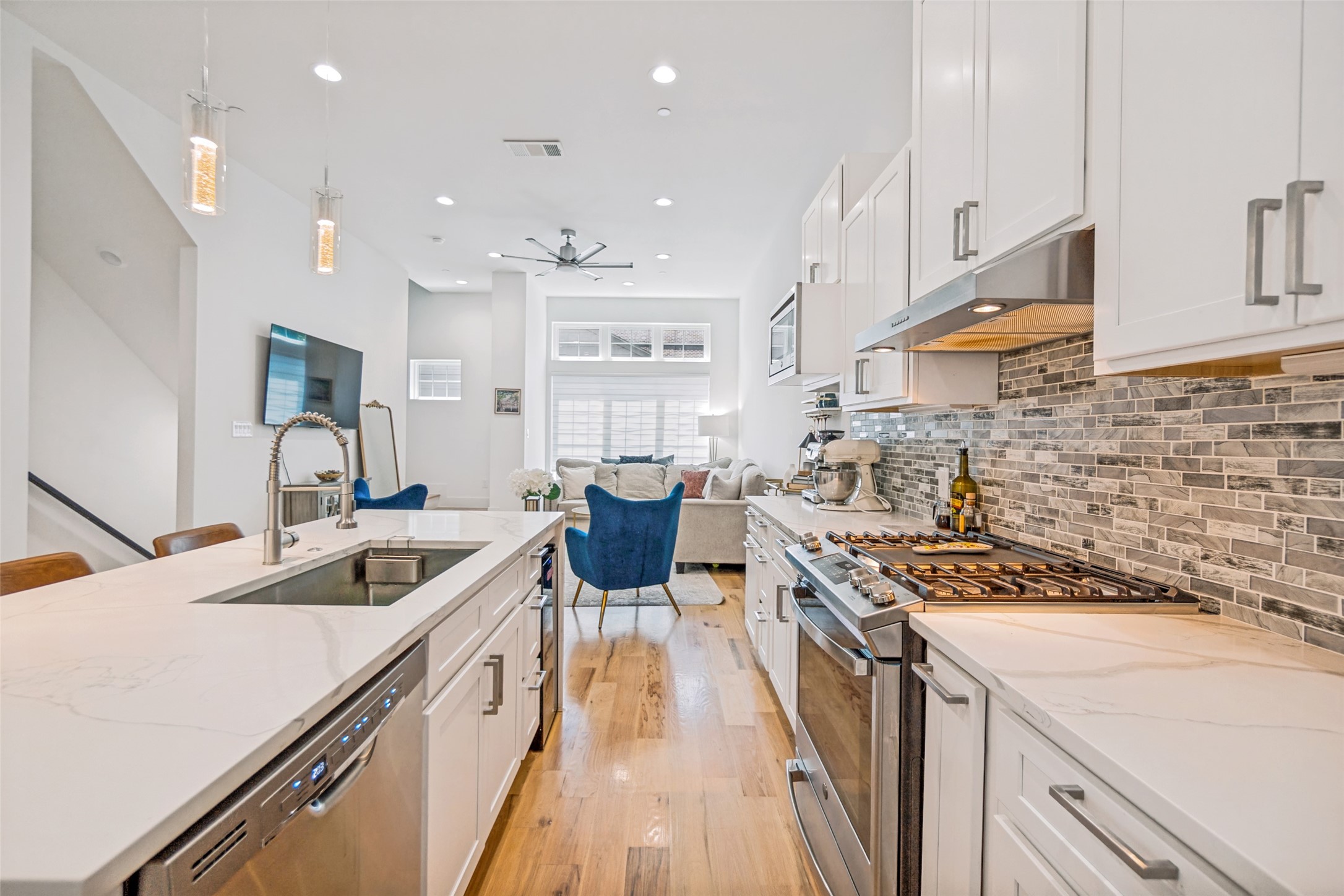 1910 Caddo Street B102