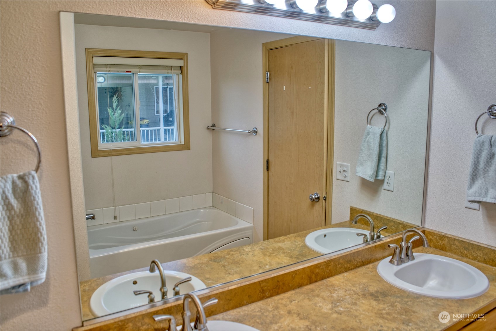 1408 E Greens Loop Road