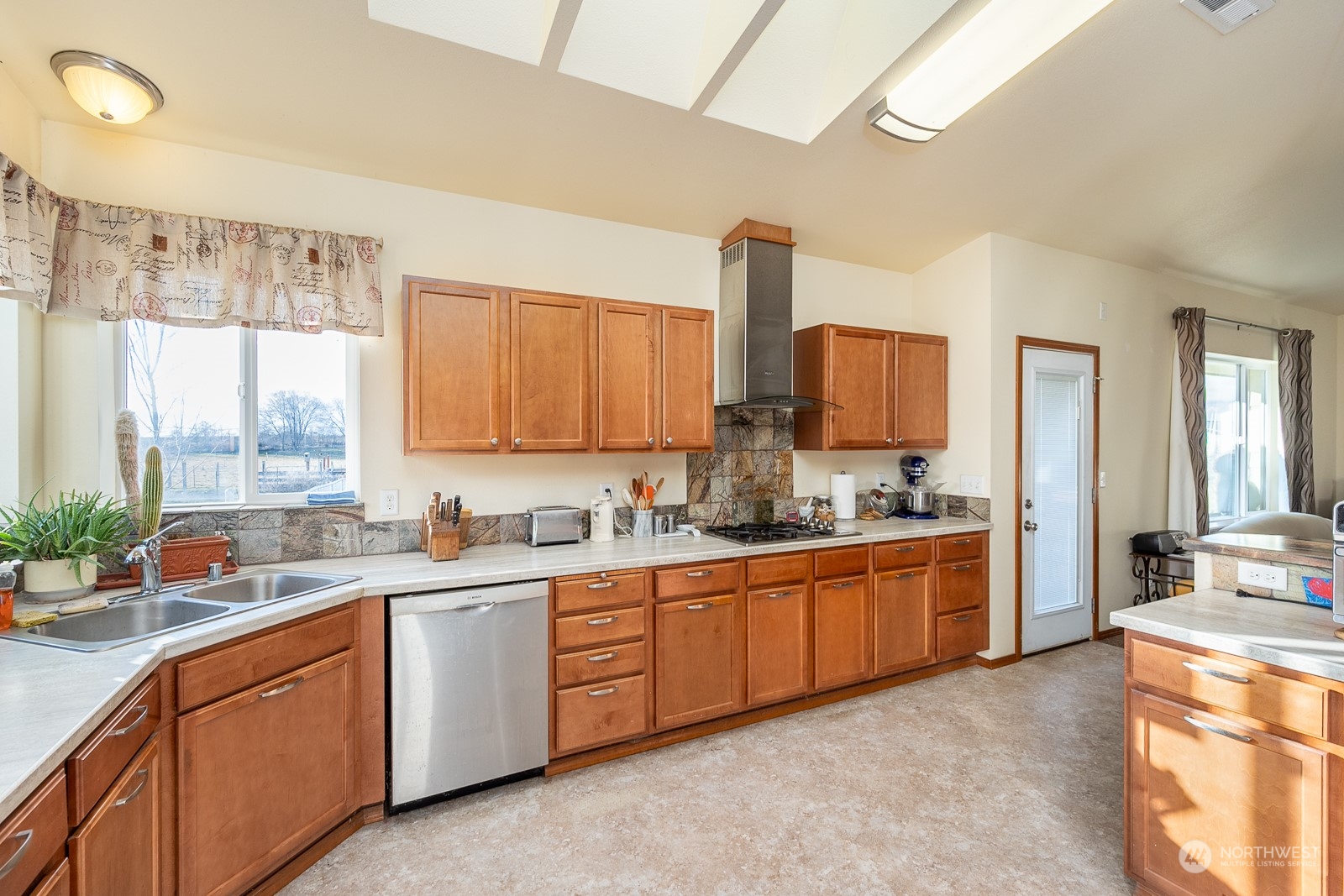 1702 Rd E NE