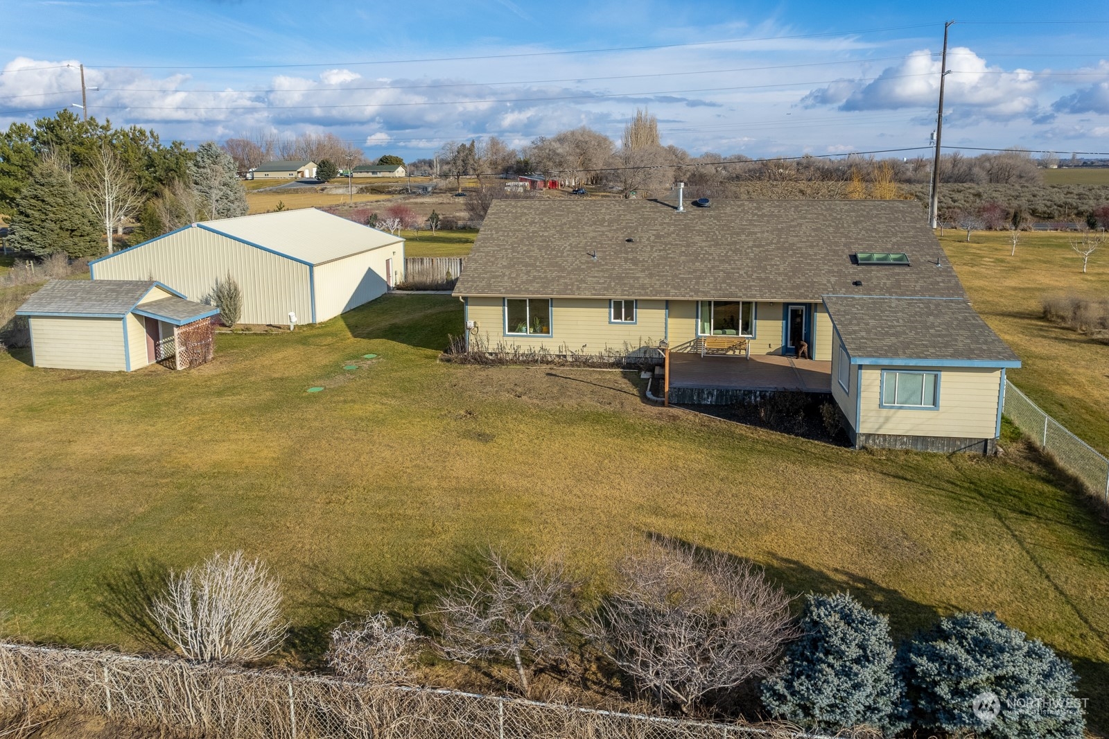 1702 Rd E NE